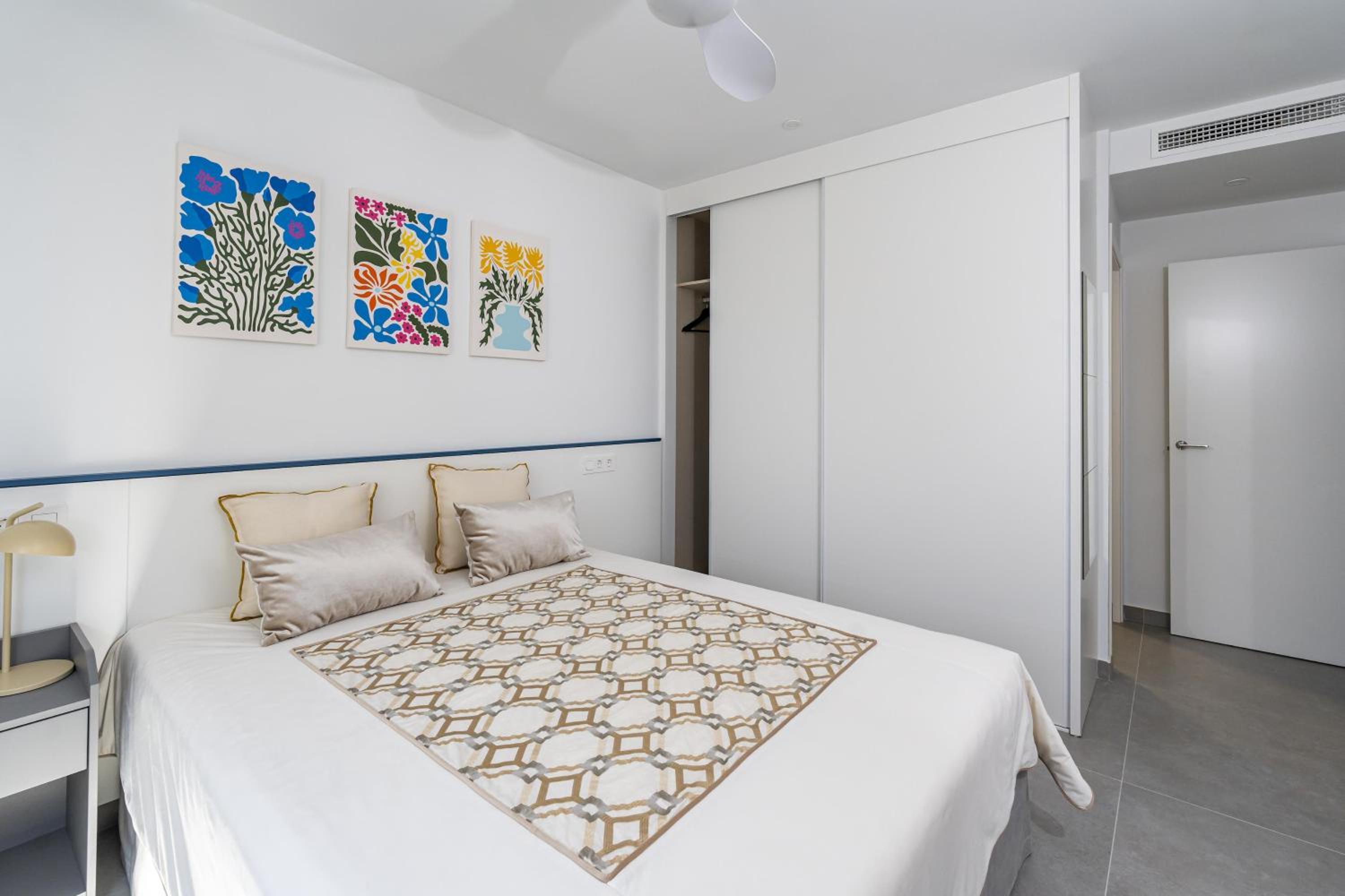 Prime Spanish Holidays - Rennes Arenal Playa Apartments