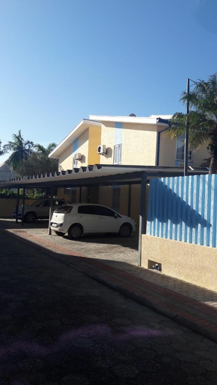 AP com Piscina em Porto Belo