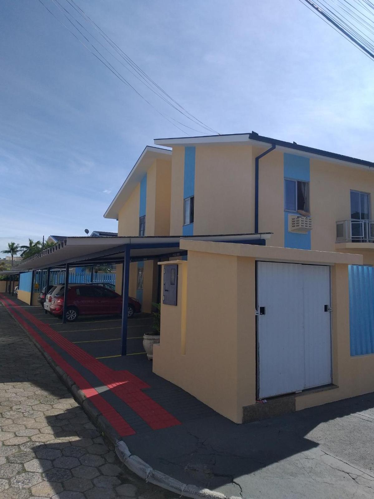 AP com Piscina em Porto Belo