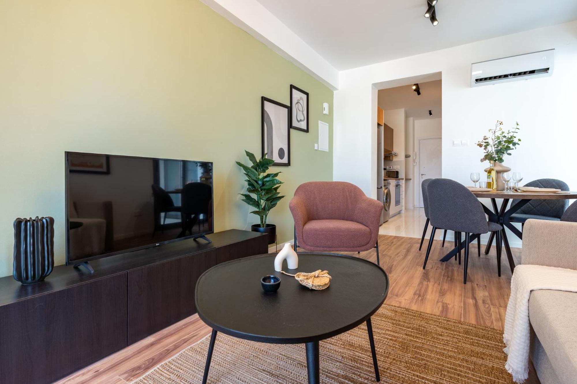Latte's Prime 1-Bedroom Apartment in Larnaca