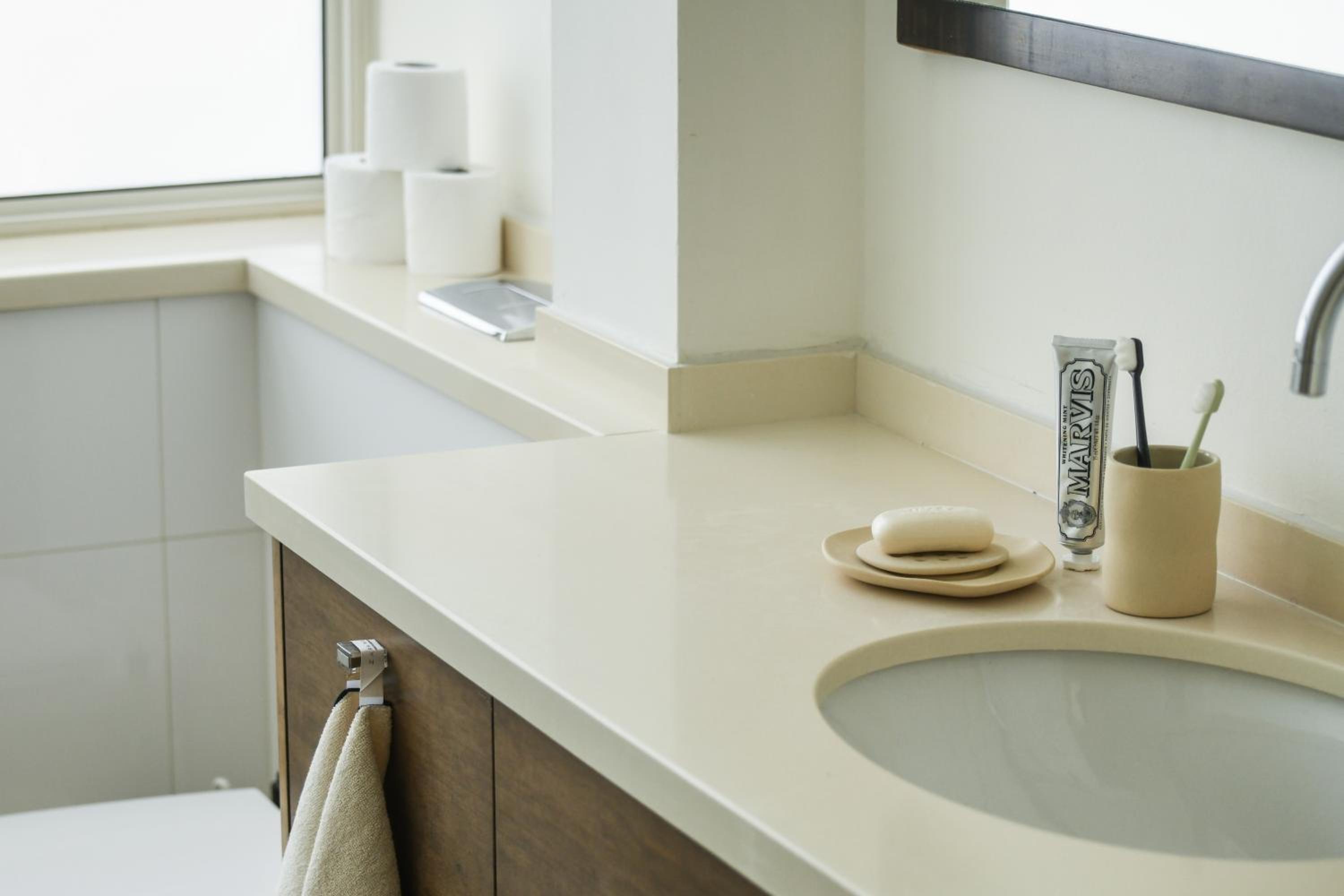 Chic 2BR Apt w Large Windows in Tel Aviv Old North view 5