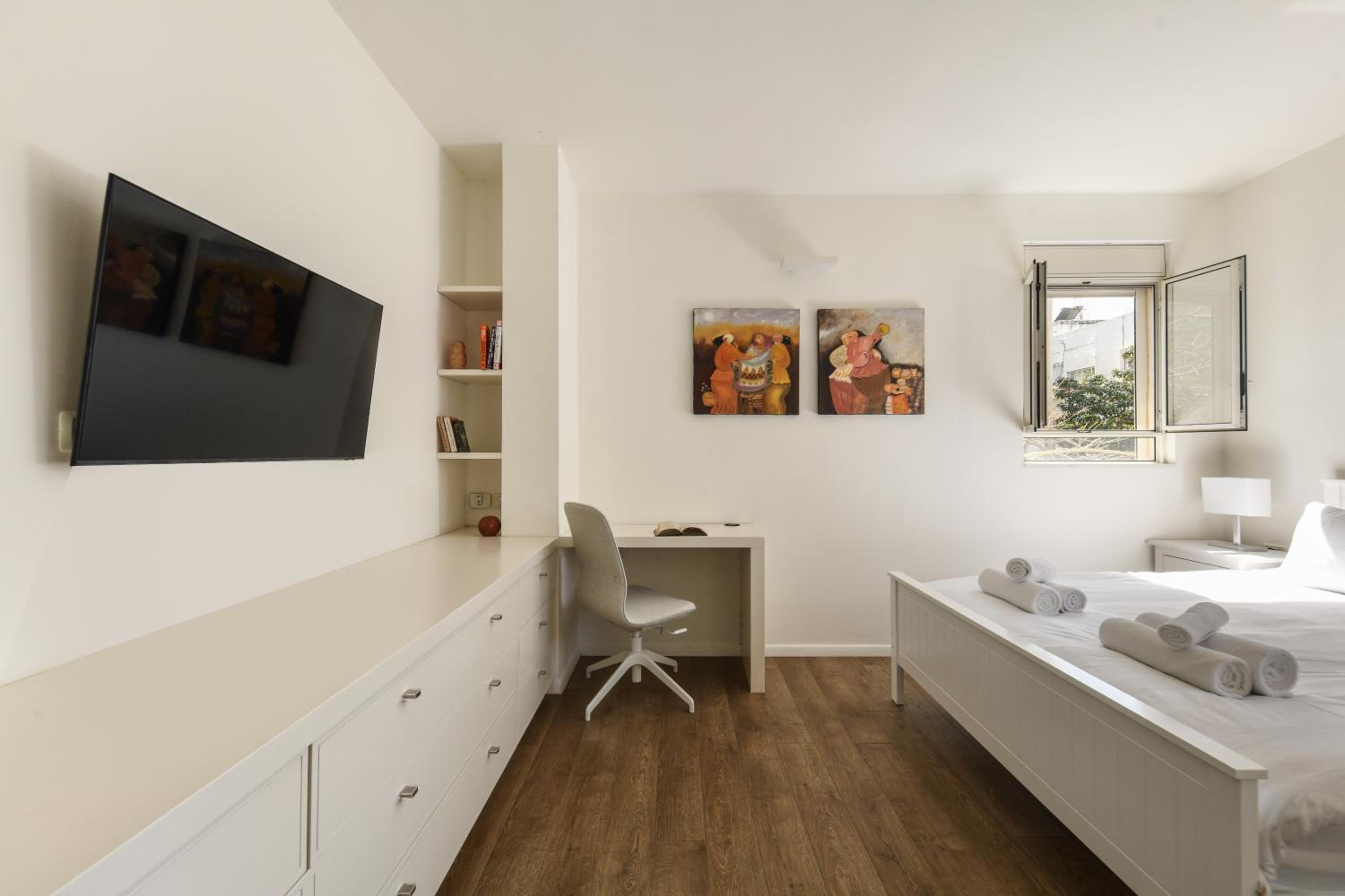 Chic 2BR Apt w Large Windows in Tel Aviv Old North view 4