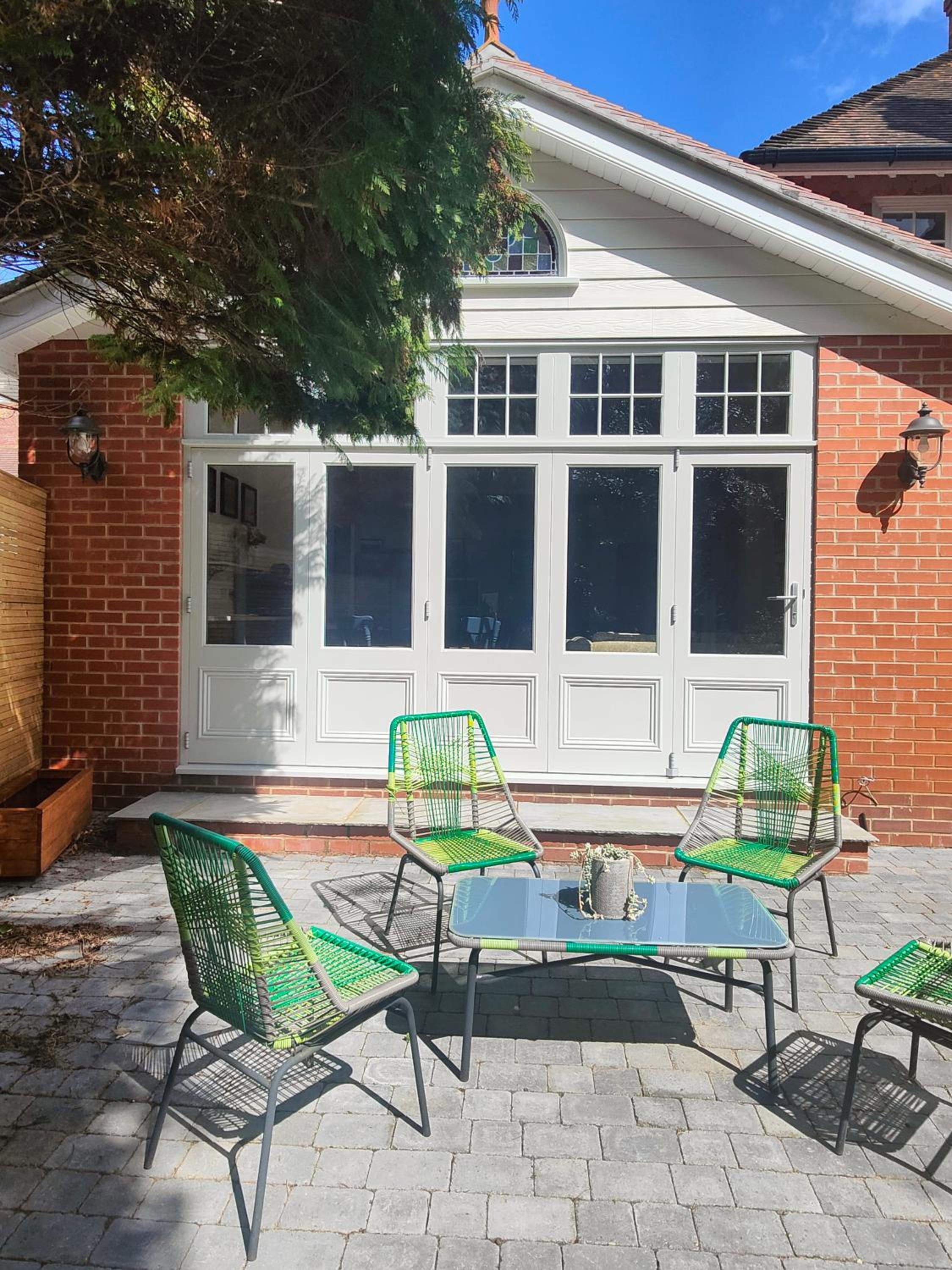 Peaceful Getaway in Forested Park and Off Street Parking