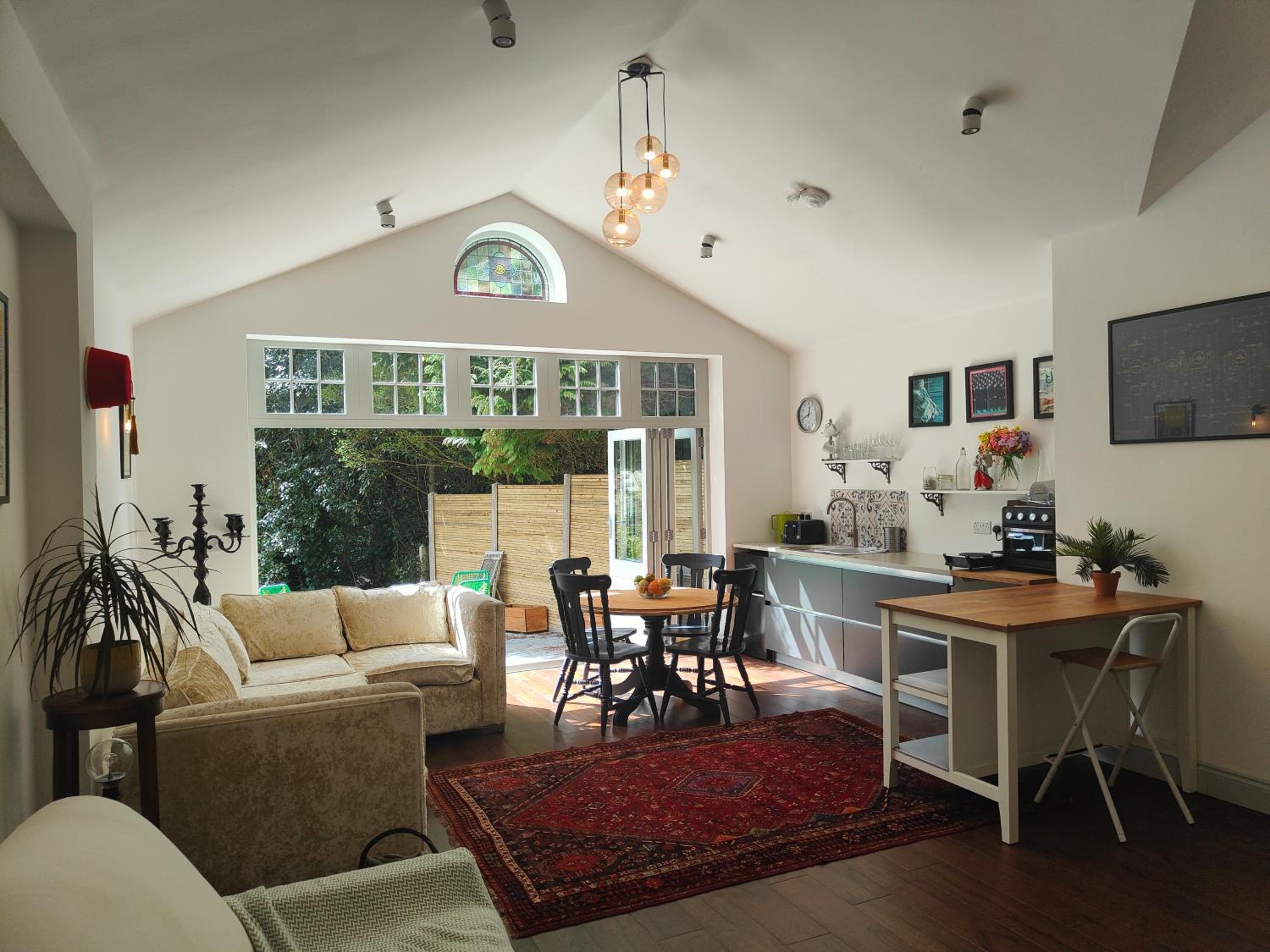 Peaceful Getaway in Forested Park and Off Street Parking