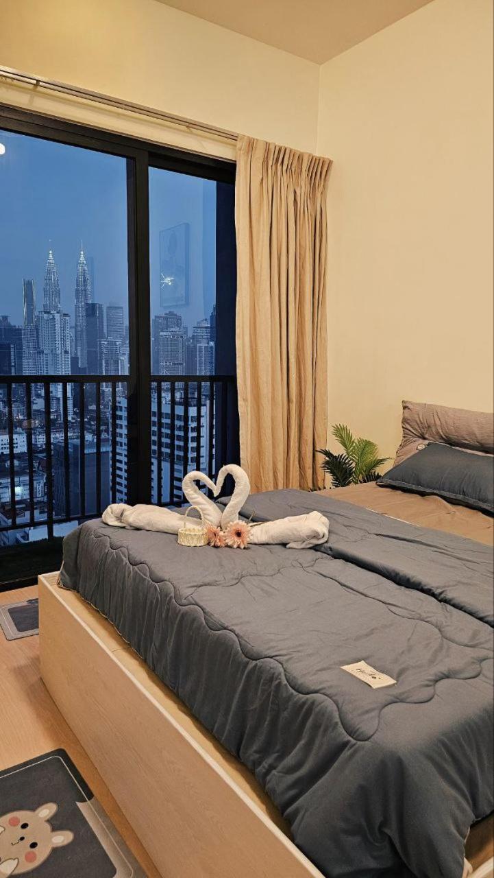 KLCC View with balcony Chambers Suites KL