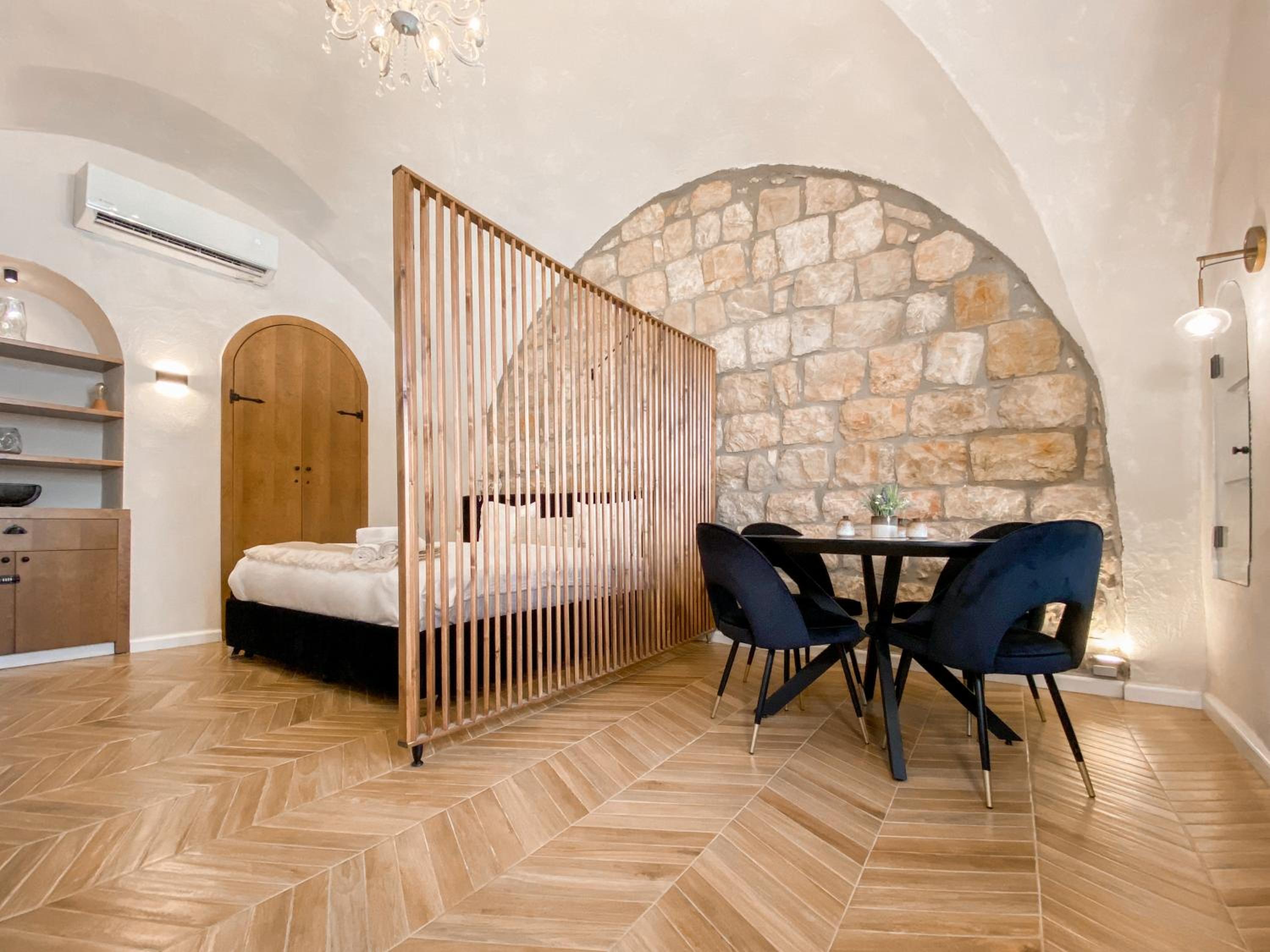Jerusalem Central - Your Stylish Stay Near Shuk & Western Wall view 4