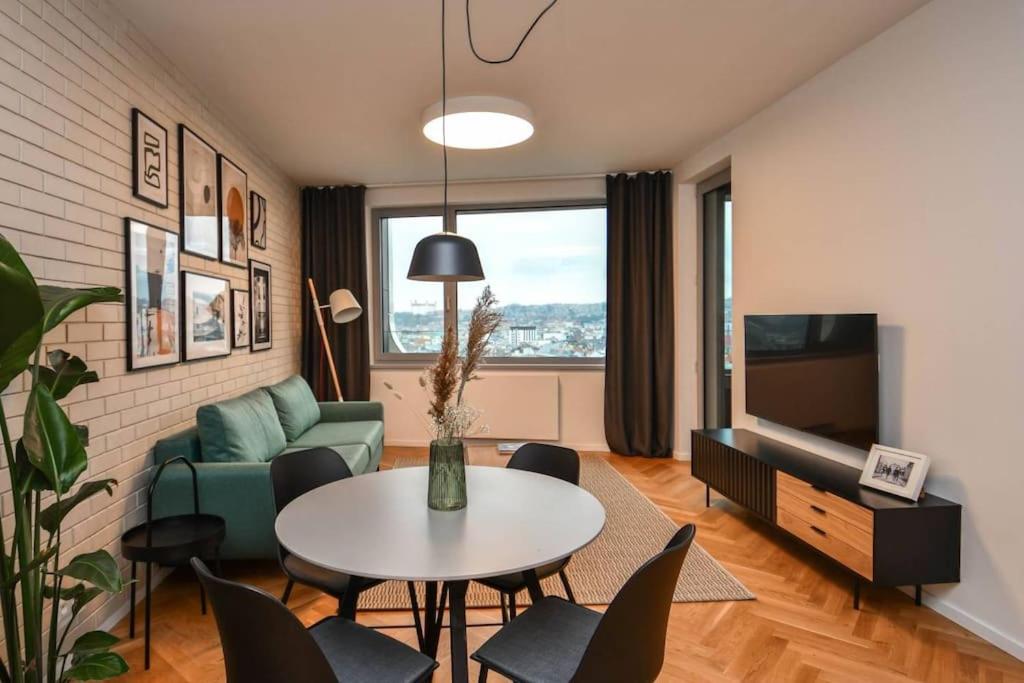 Skypark Luxury apartment with skyline view & free parking view 3