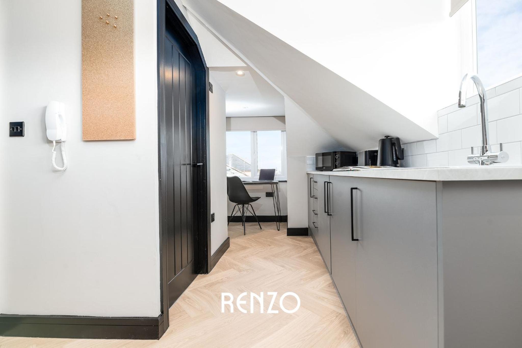 Homely Studio Apartment in Derby by Renzo, Brilliant Location, Free Parking!