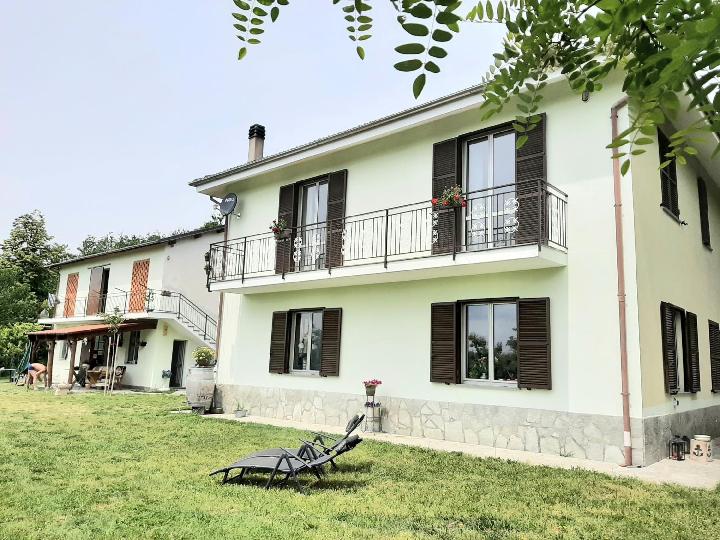Moto Pareto B&B view 2