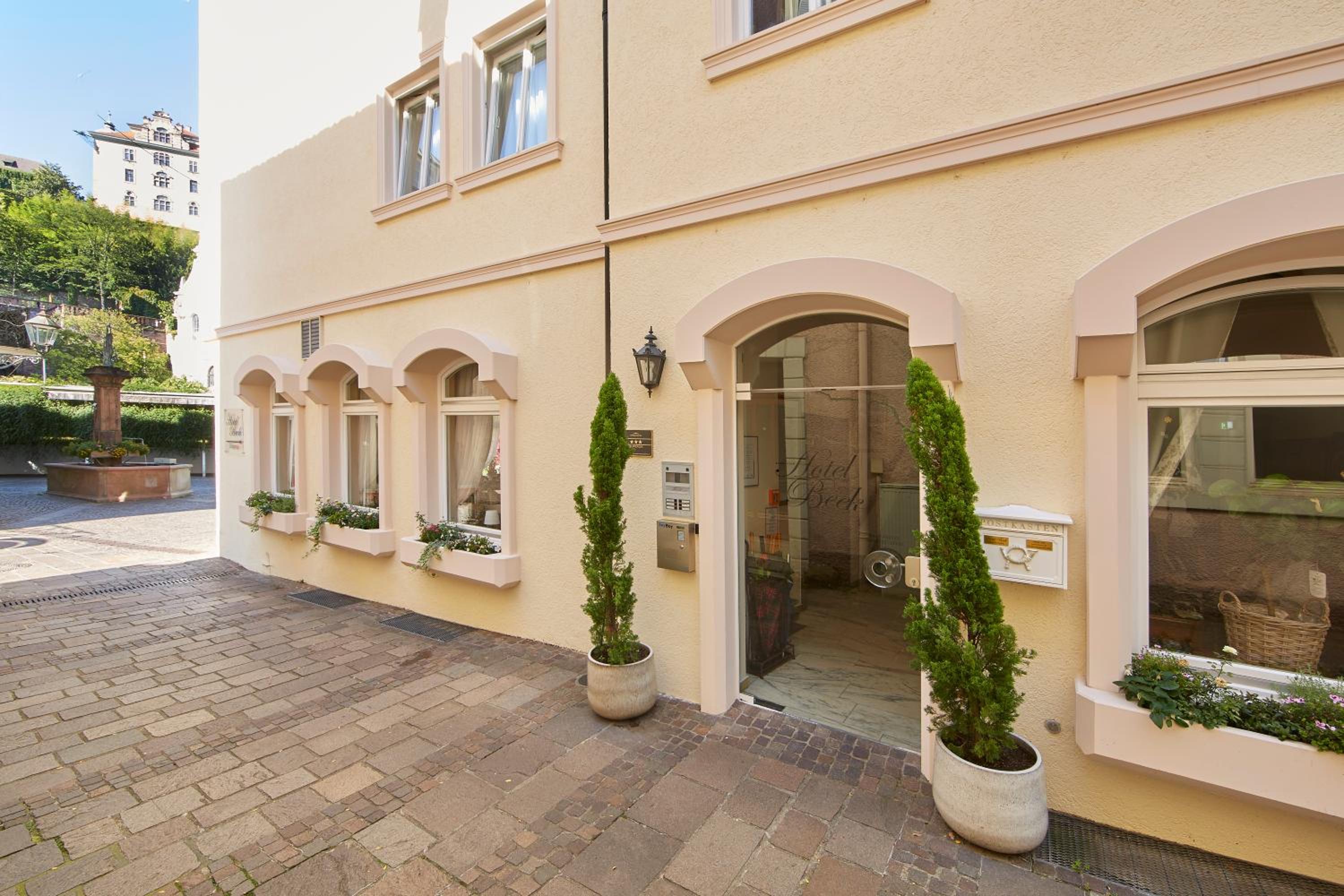 Hotel Beek by Anna - Image 1