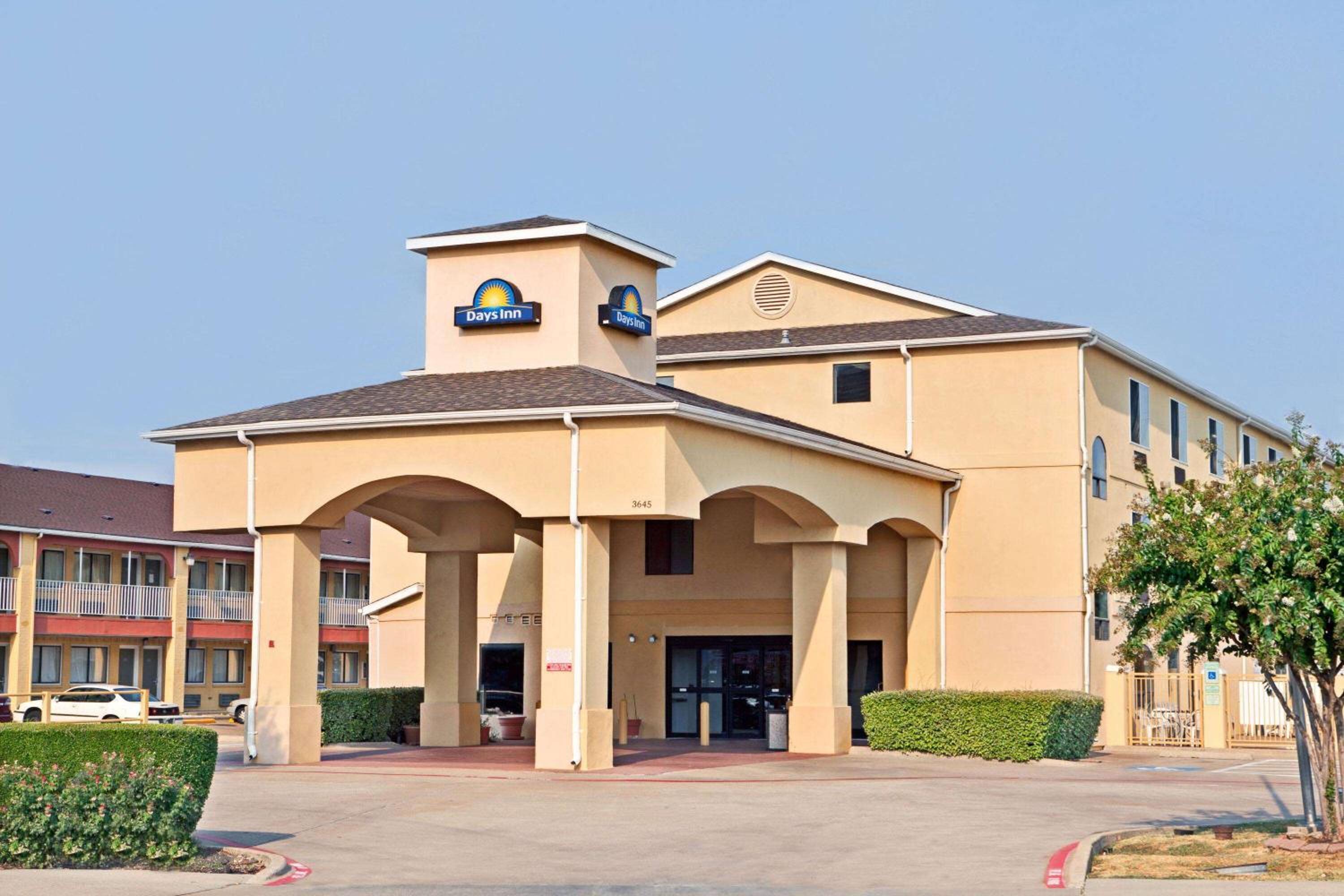 Dallas / Fort Worth Vacations - Days Inn by Wyndham Dallas Garland West - Property Image 3