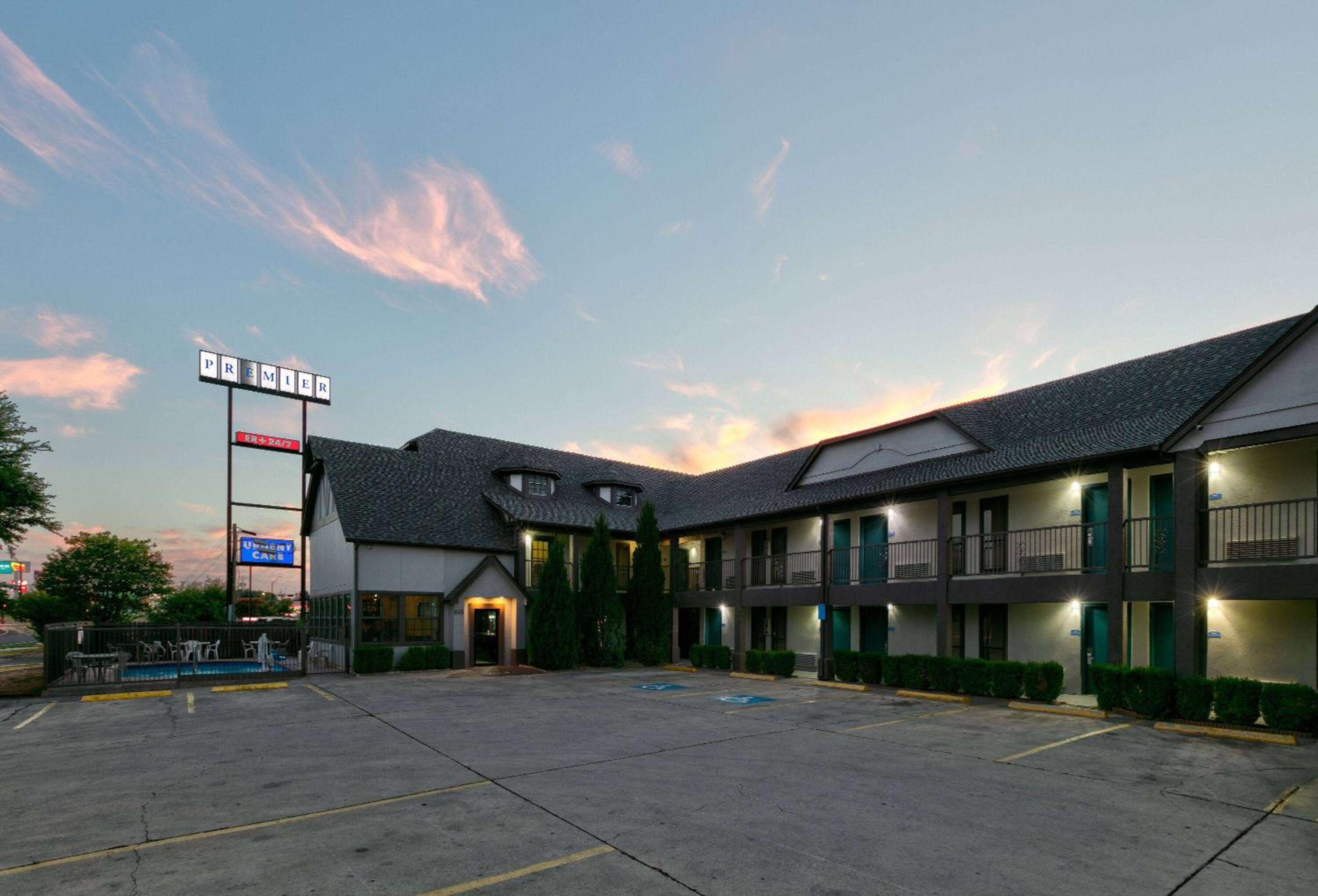 Howard Johnson by Wyndham San Marcos view 4