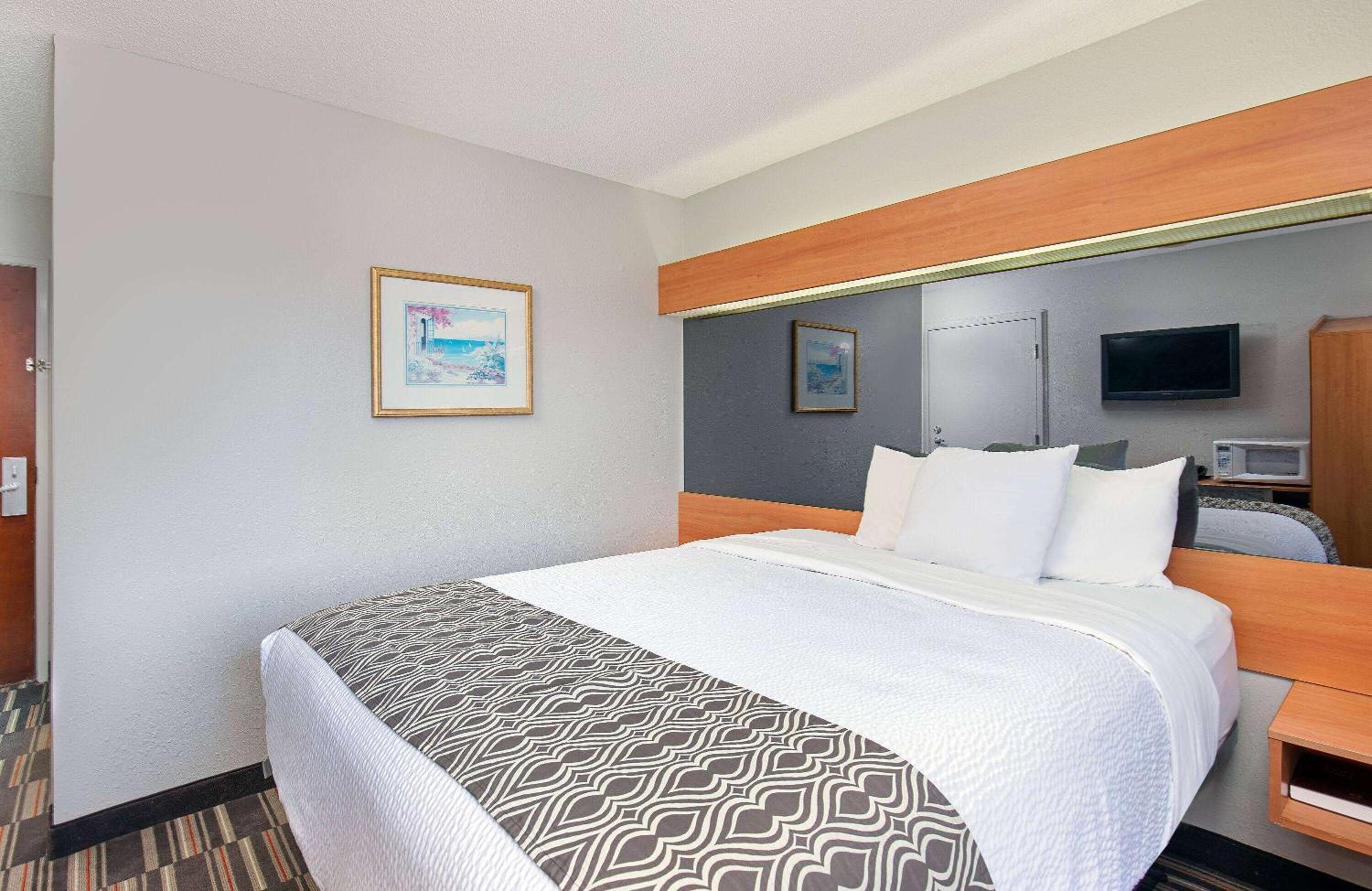 Microtel Inn & Suites by Wyndham Cordova Memphis I-40 East view 5