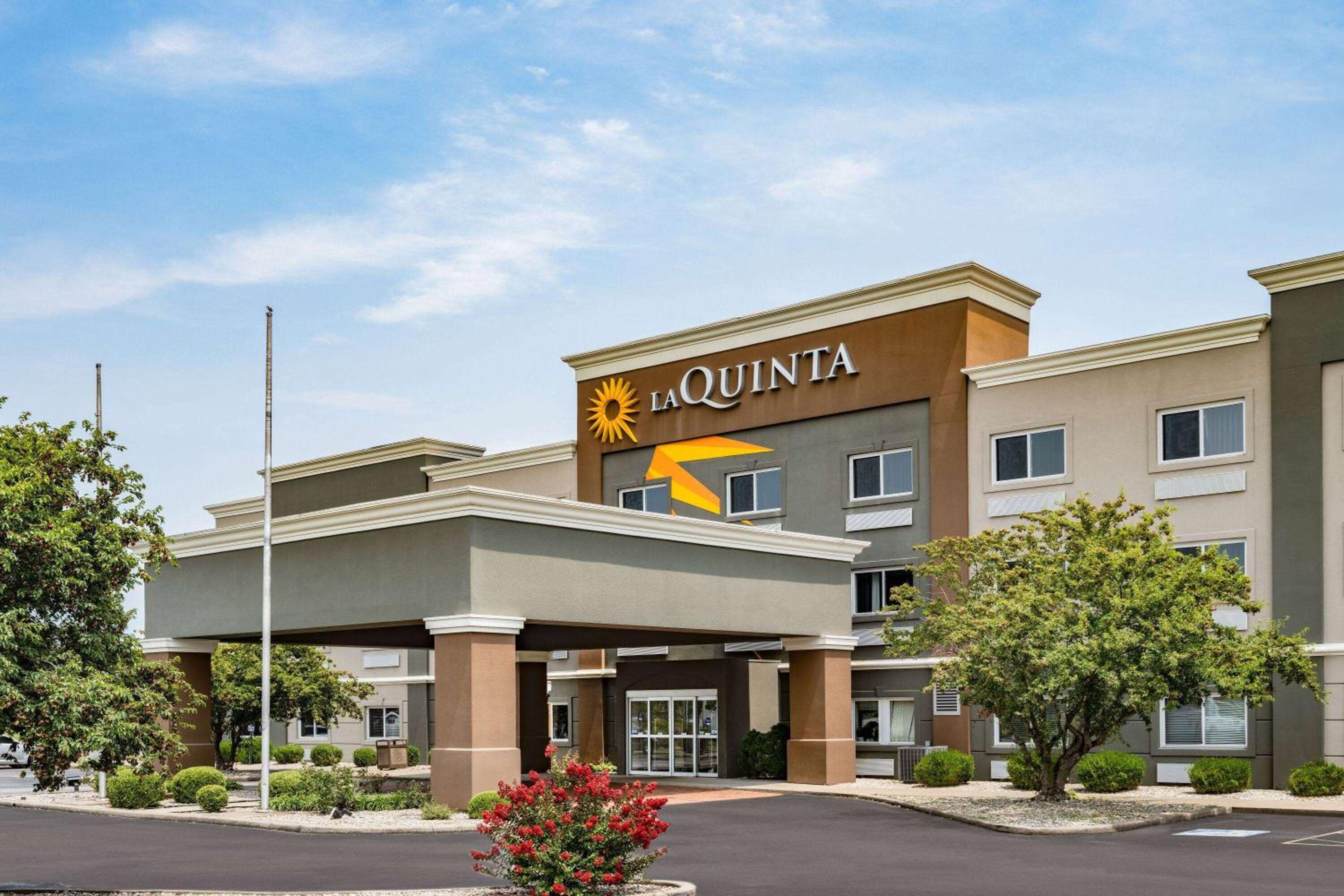 Hotel La Quinta by Wyndham Evansville - Image 1