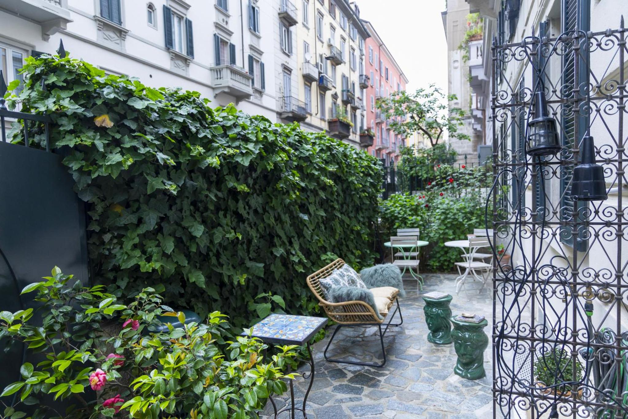 Luxury Bohemian Suite with private garden in Milan