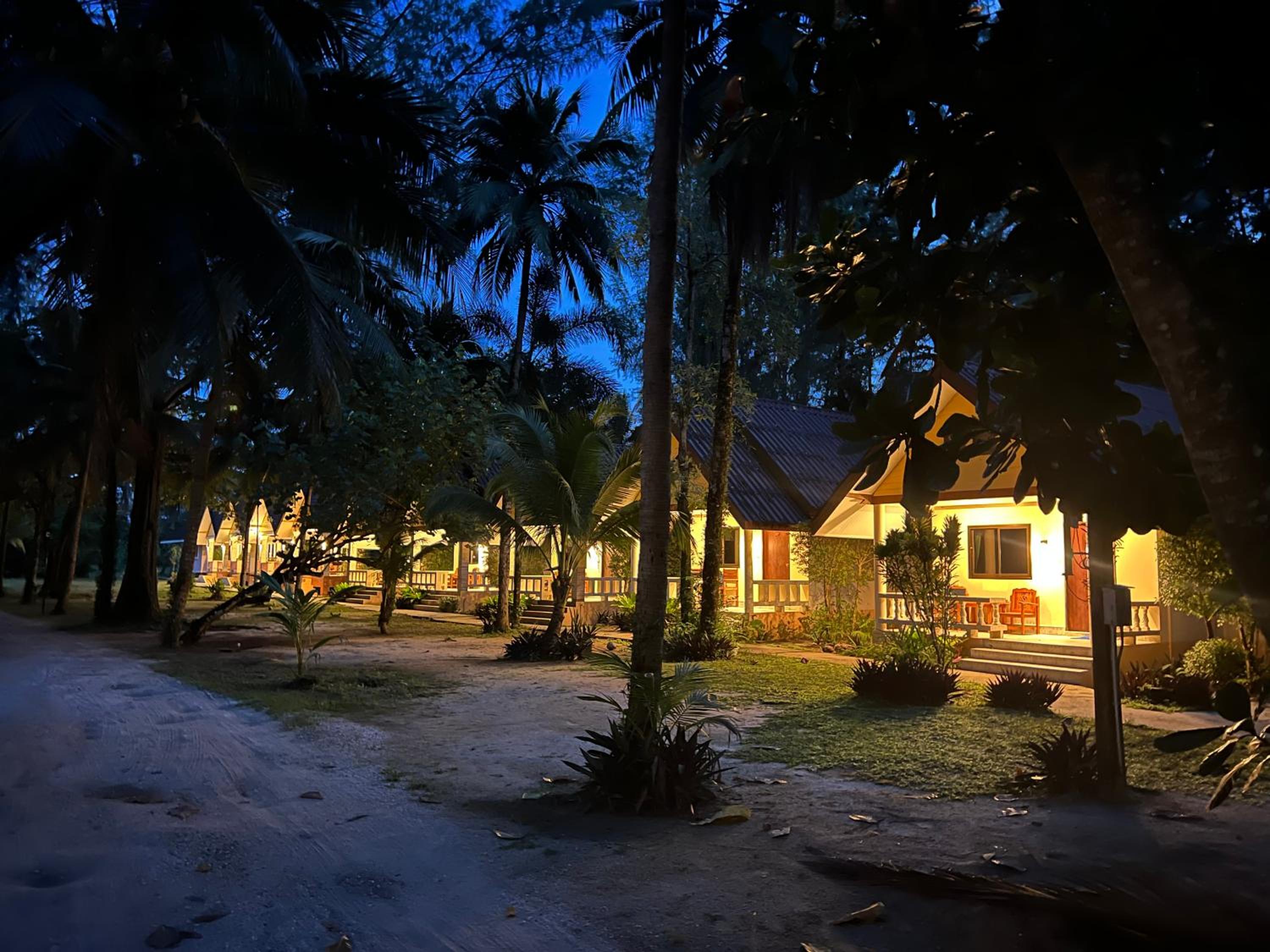 Hotel Ao Thong beach Resort - Image 1