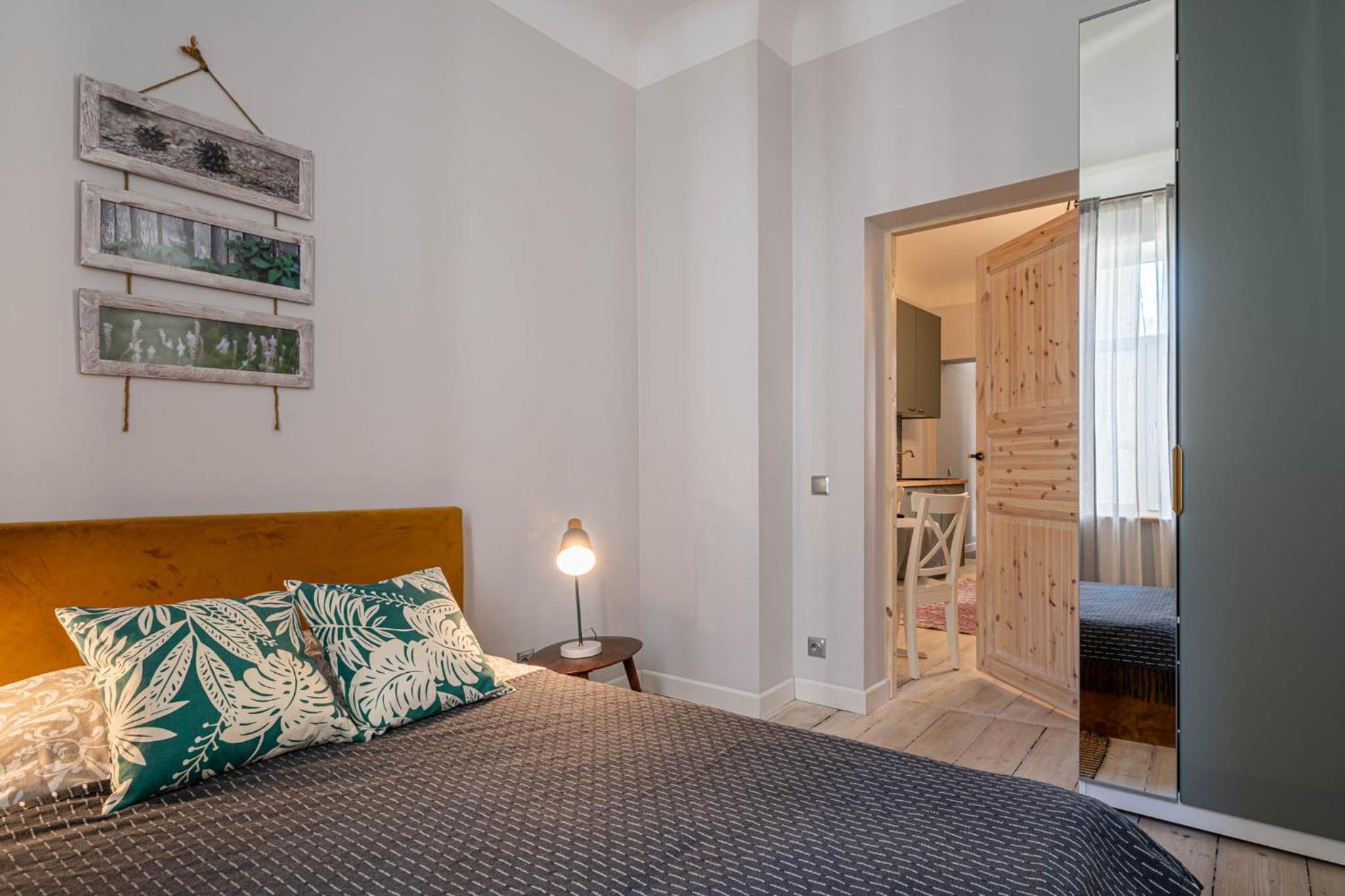 White LUX apartments next to the Old town with free parking view 2