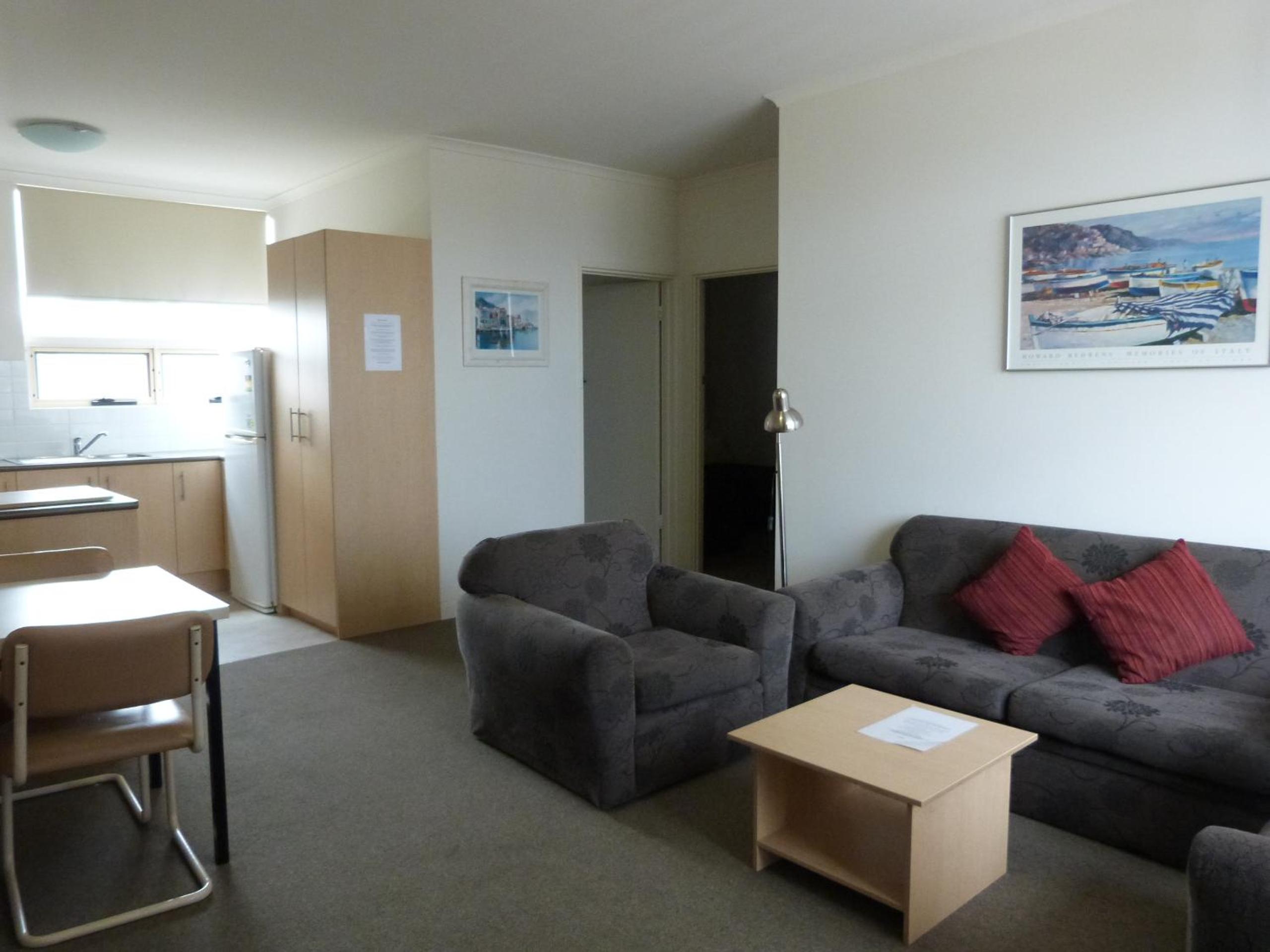 Glenelg Holiday Apartments - Corfu 200 meters to the beach Free Parking