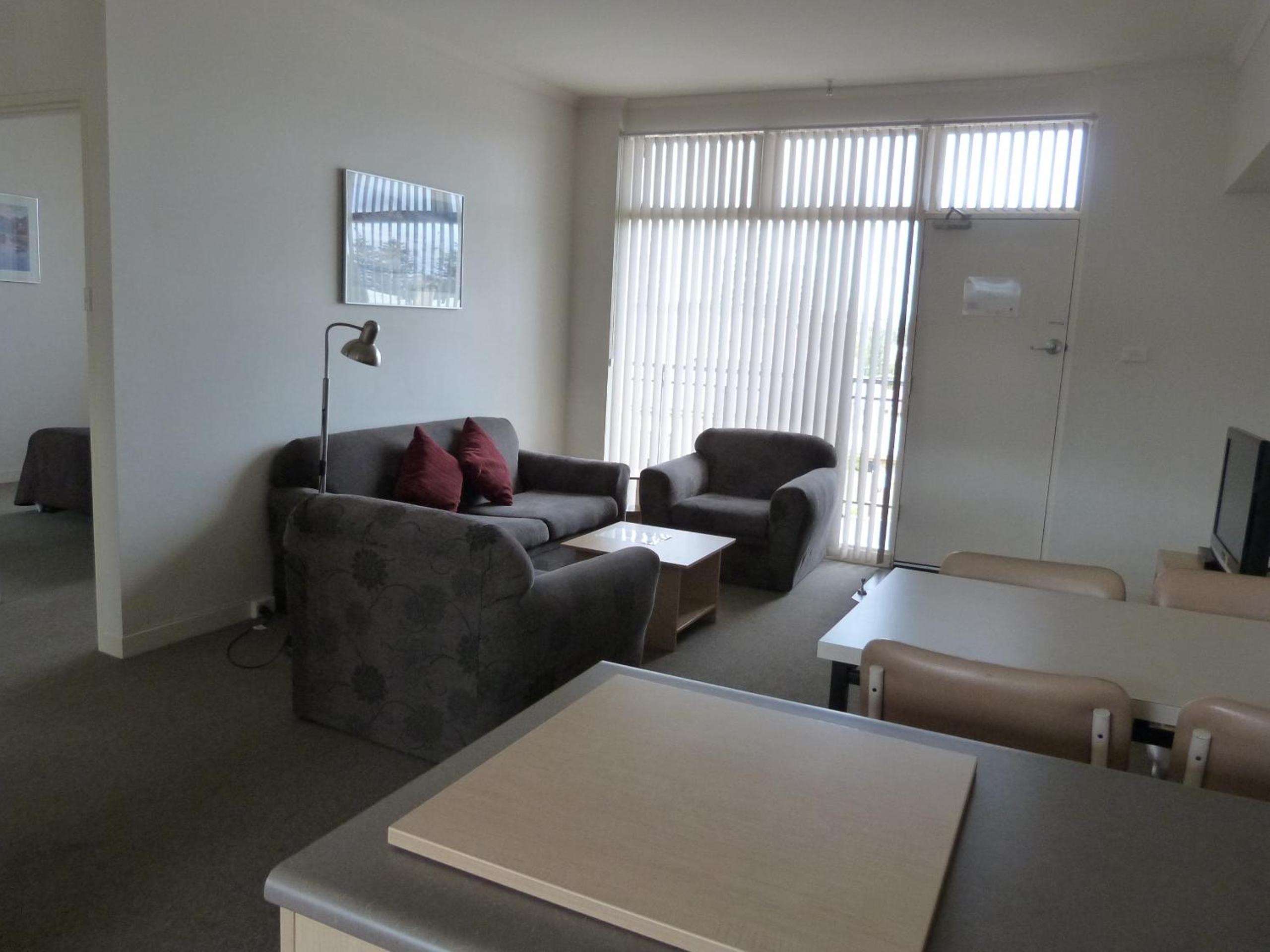 Glenelg Holiday Apartments - Corfu 200 meters to the beach Free Parking