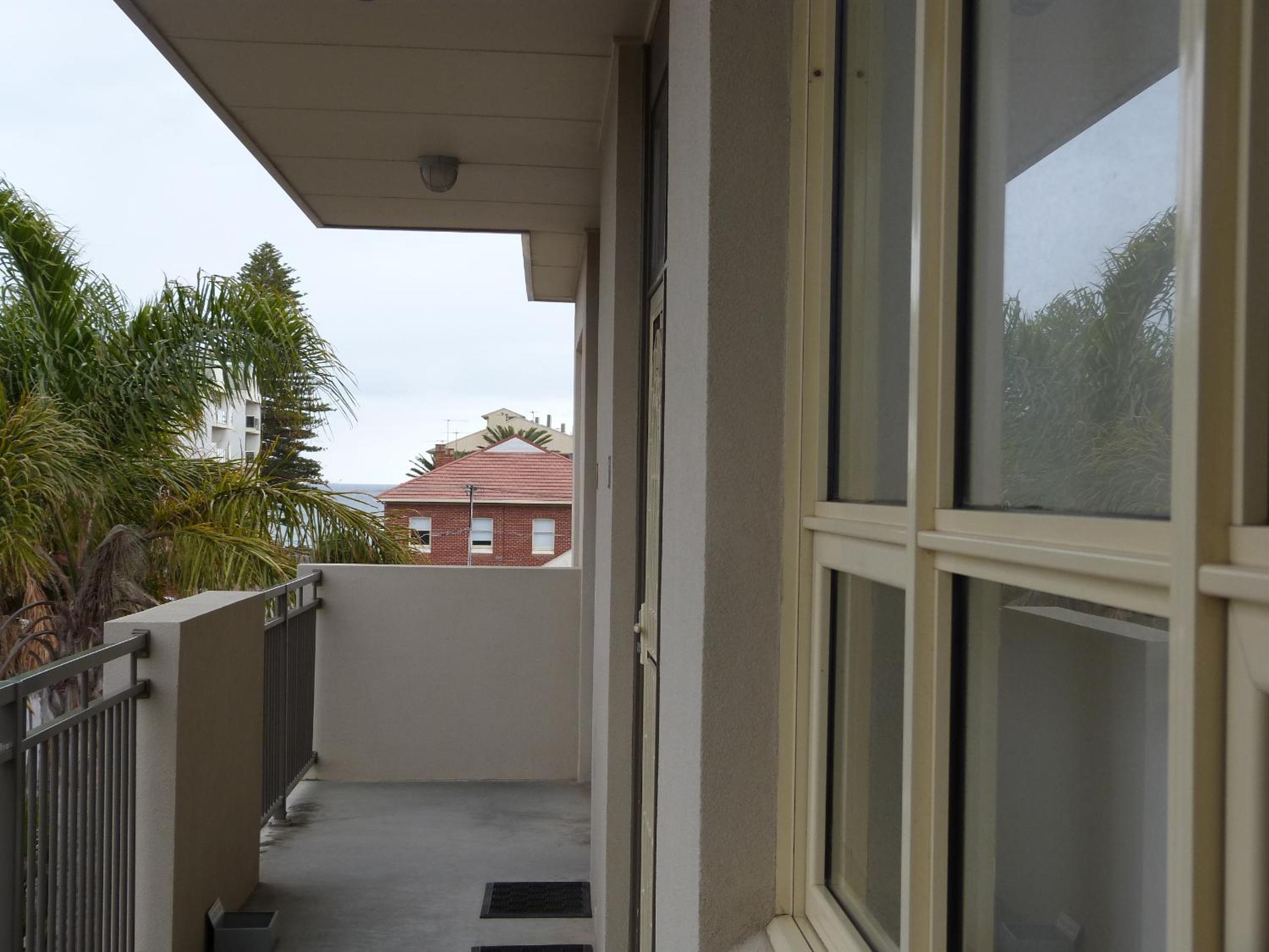 Glenelg Holiday Apartments - Corfu 200 meters to the beach Free Parking