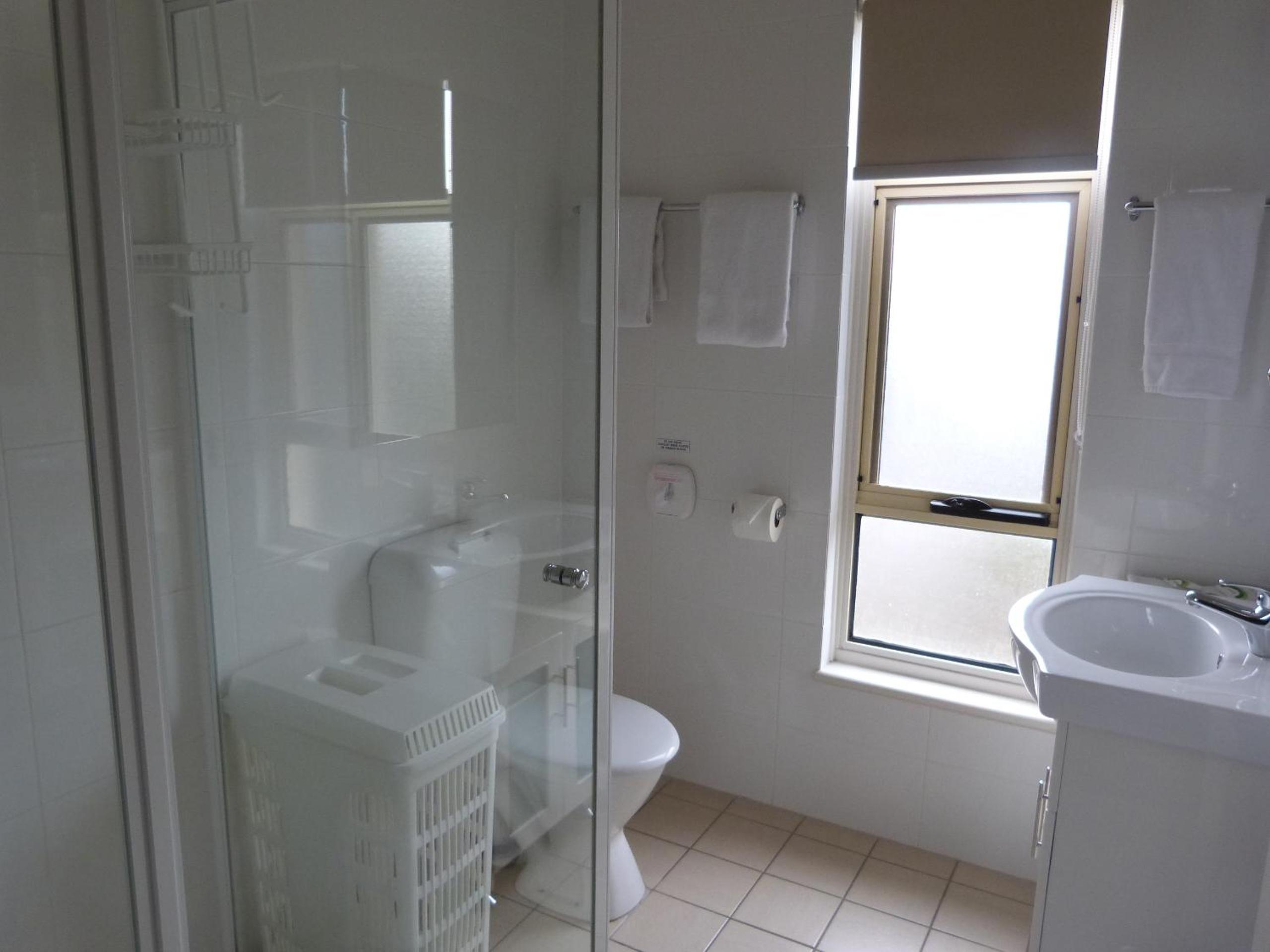 Glenelg Holiday Apartments - Corfu 200 meters to the beach Free Parking