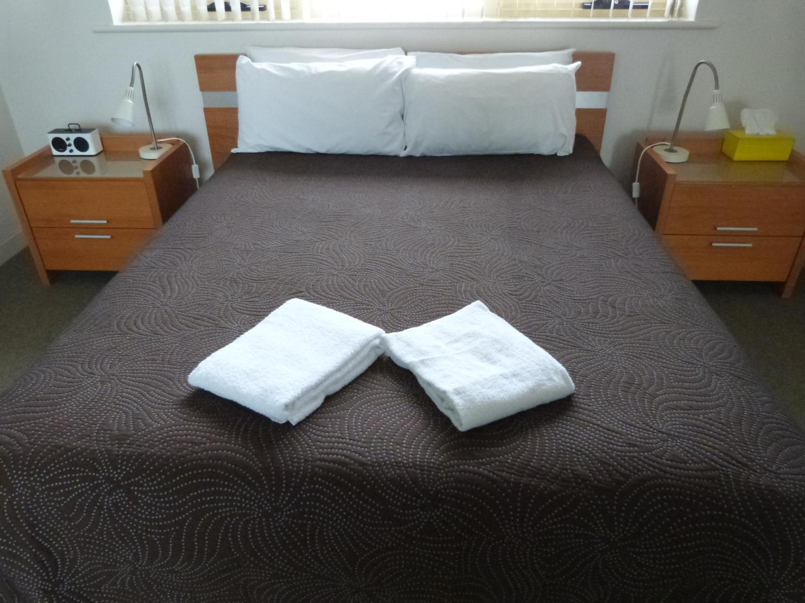Glenelg Holiday Apartments - Corfu 200 meters to the beach Free Parking