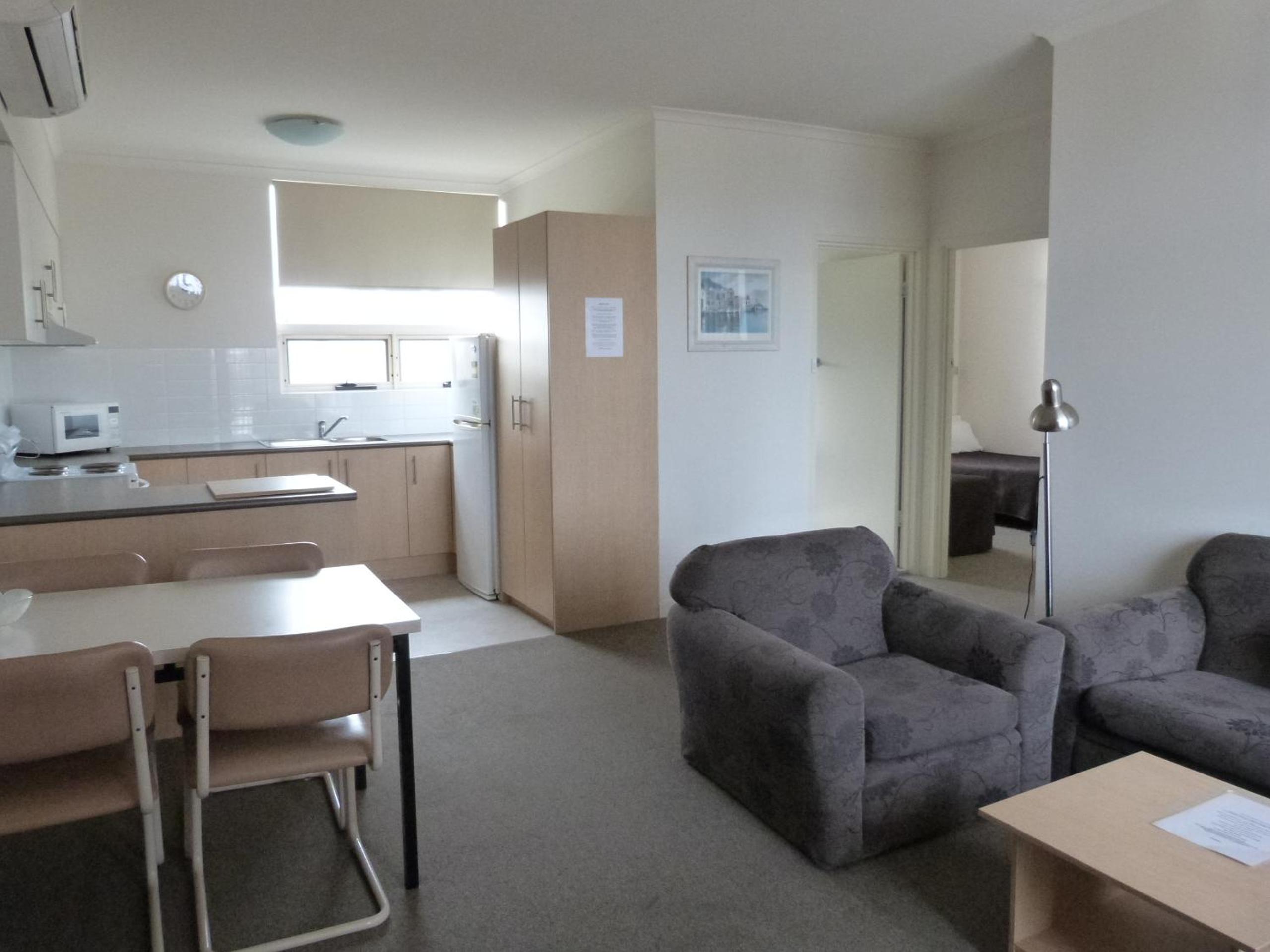 Glenelg Holiday Apartments - Corfu 200 meters to the beach Free Parking