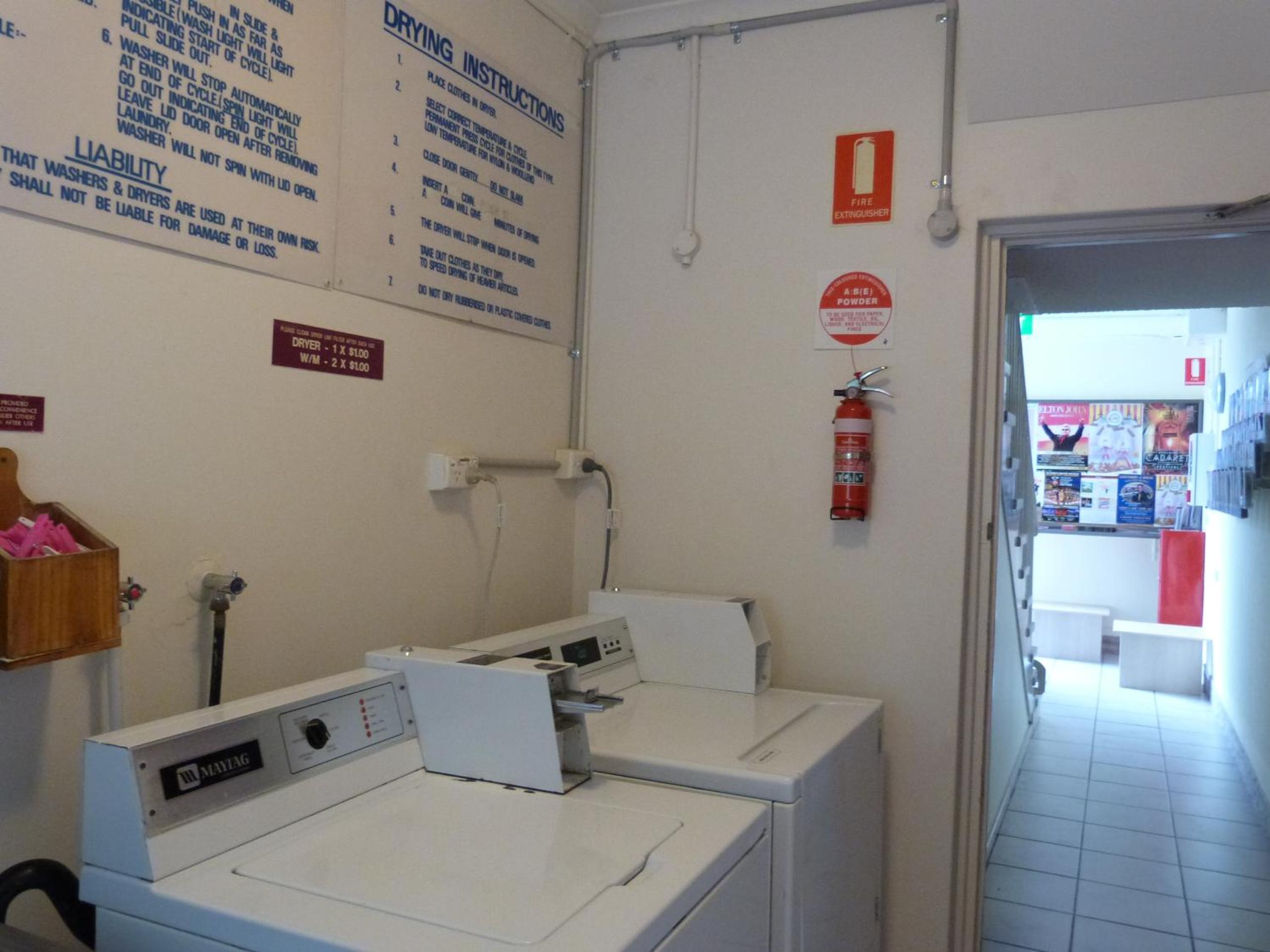 Glenelg Holiday Apartments - Corfu 200 meters to the beach Free Parking