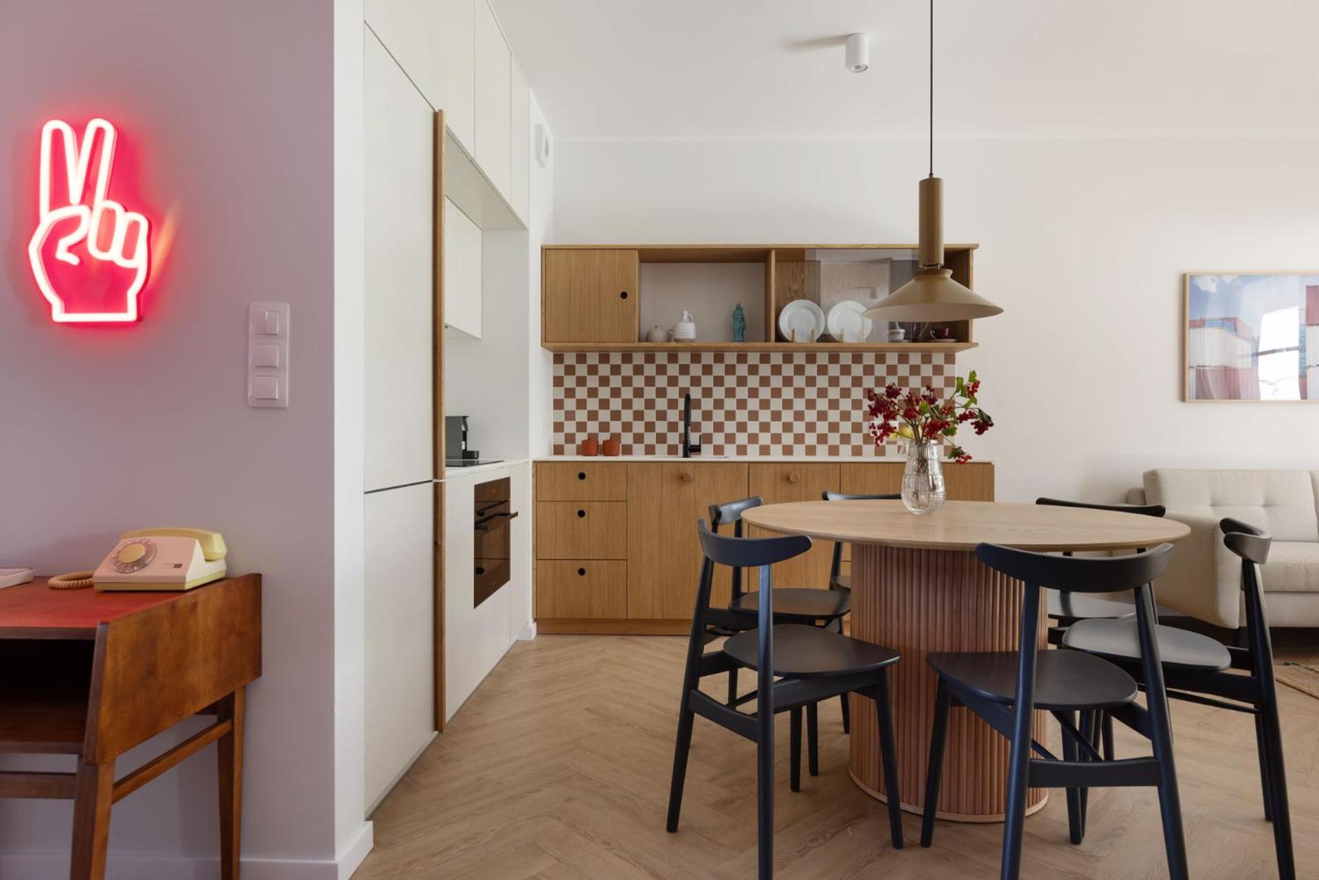 Solidarność Three Bedrooms & Garden Apartment