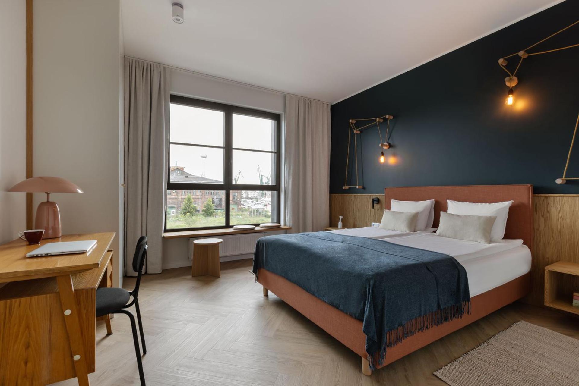 Solidarność Three Bedrooms & Garden Apartment