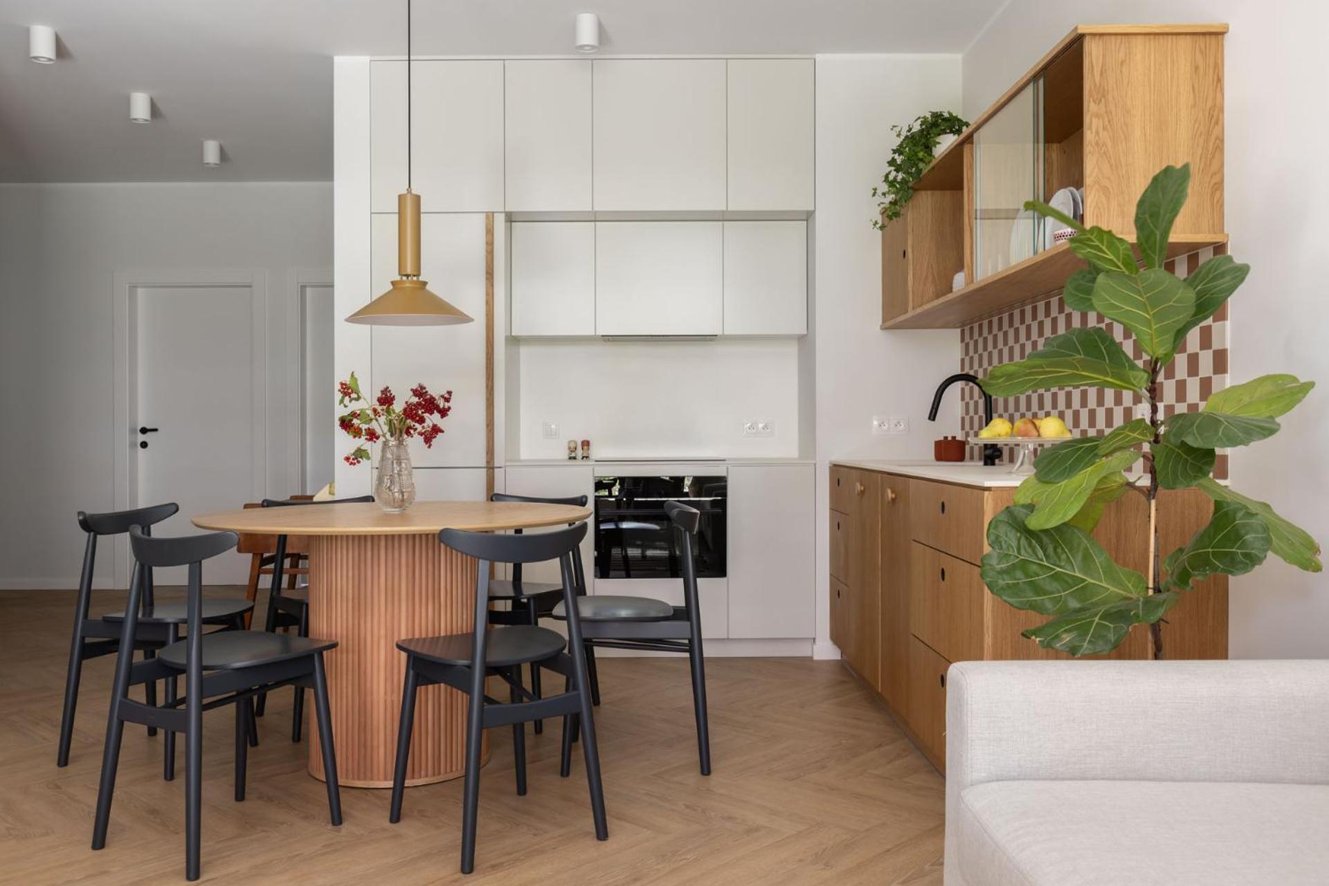 Solidarność Three Bedrooms & Garden Apartment