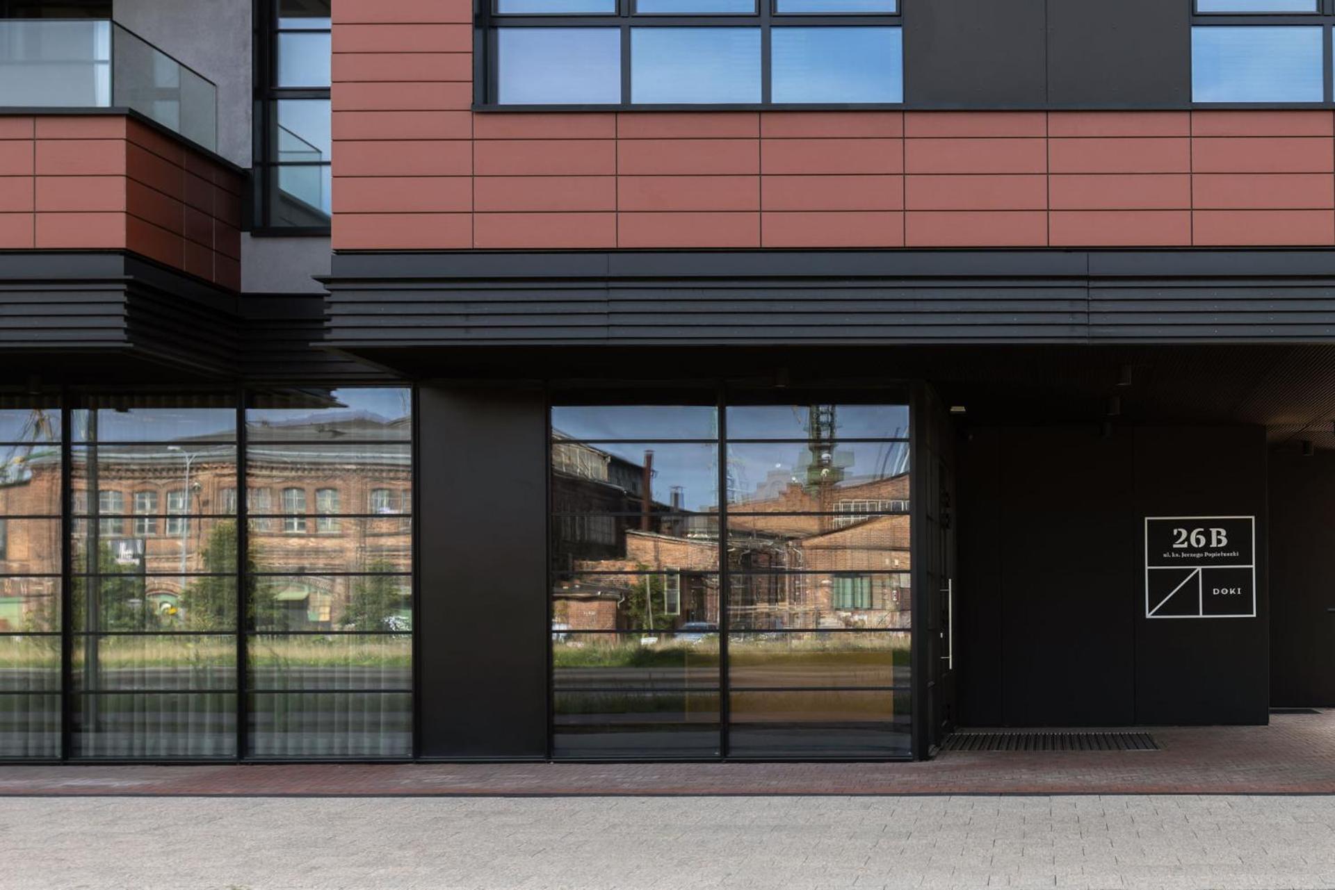 Solidarność Three Bedrooms & Garden Apartment