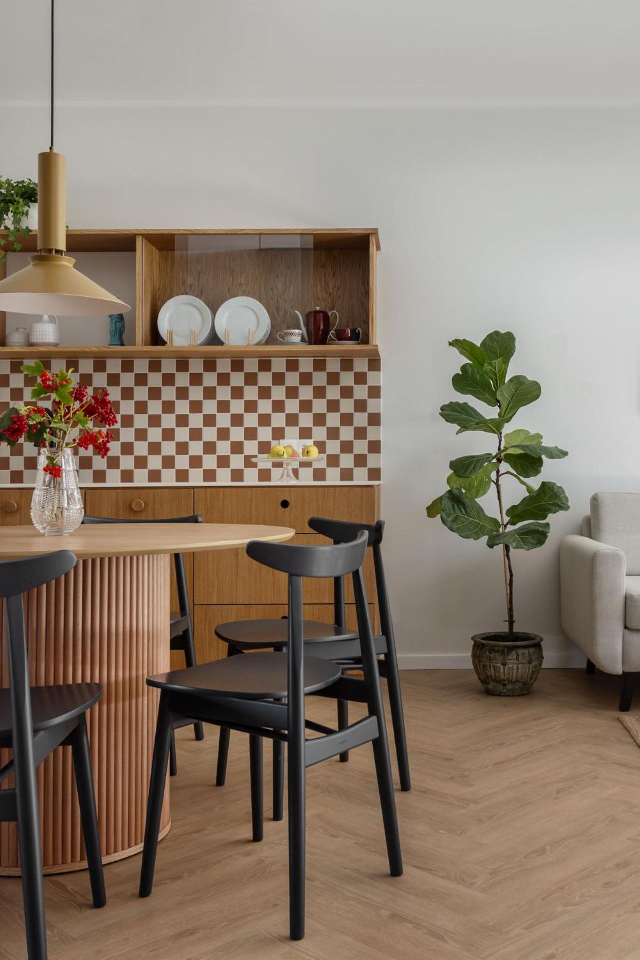Solidarność Three Bedrooms & Garden Apartment