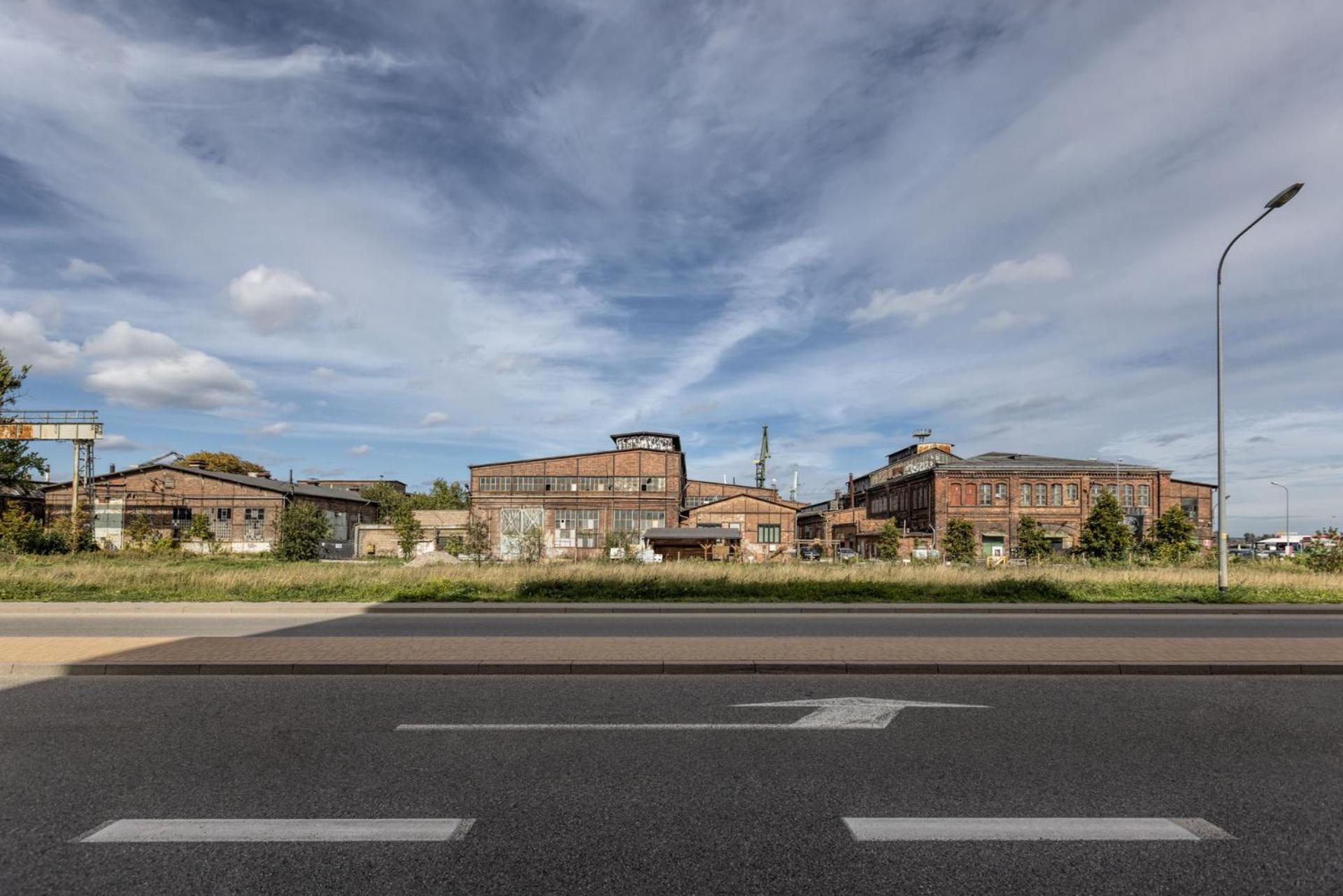 Solidarność Three Bedrooms & Garden Apartment