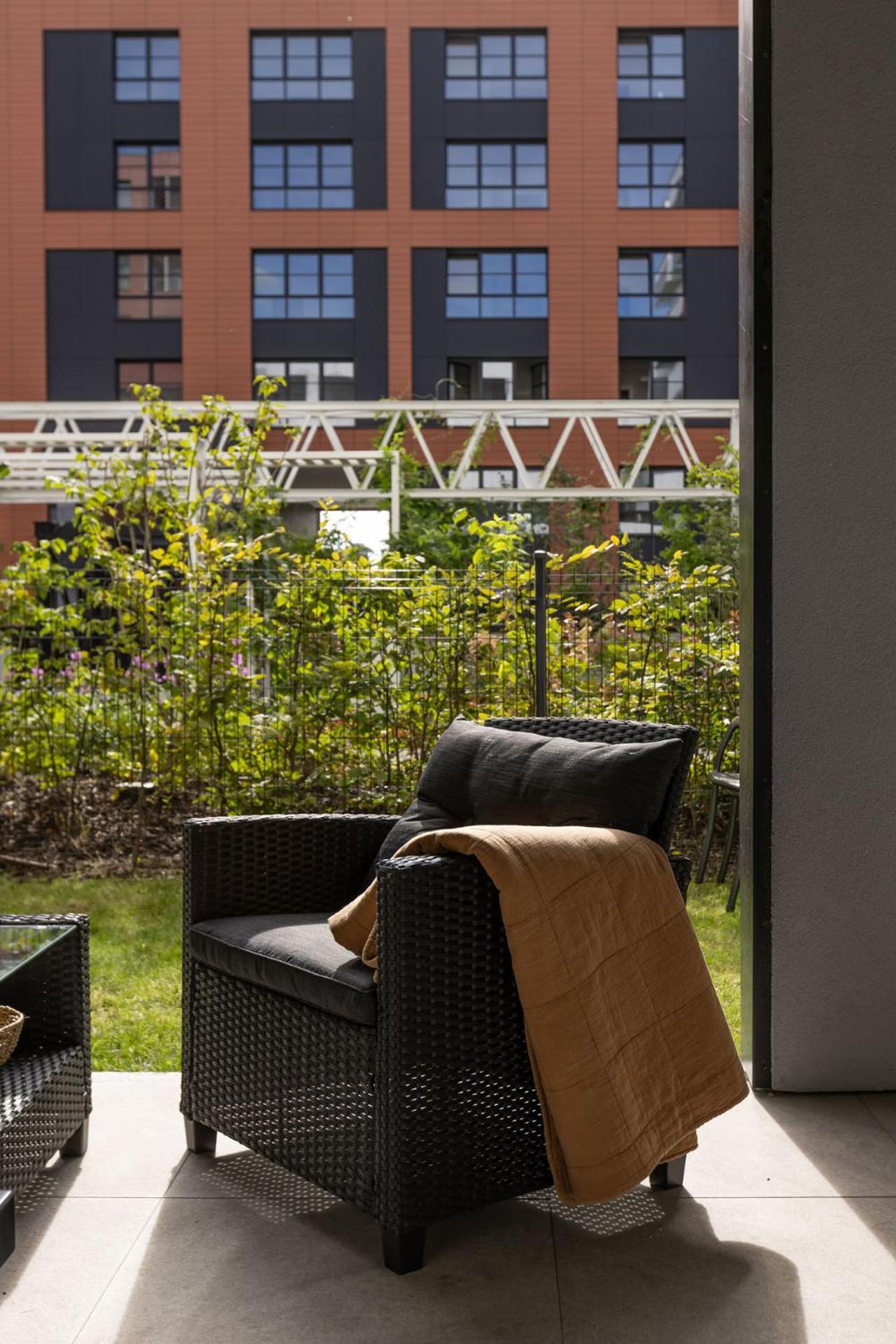 Solidarność Three Bedrooms & Garden Apartment
