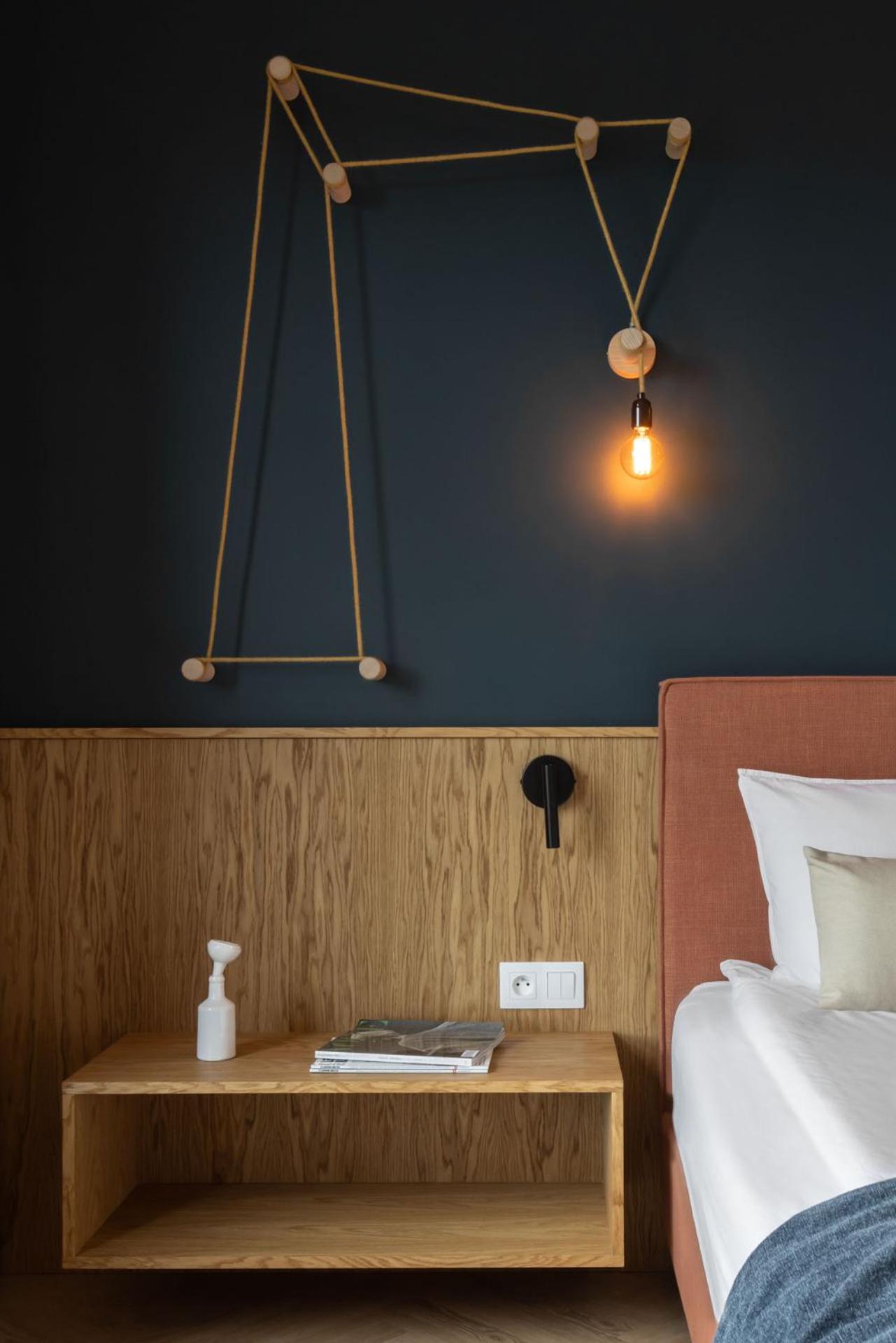Solidarność Three Bedrooms & Garden Apartment