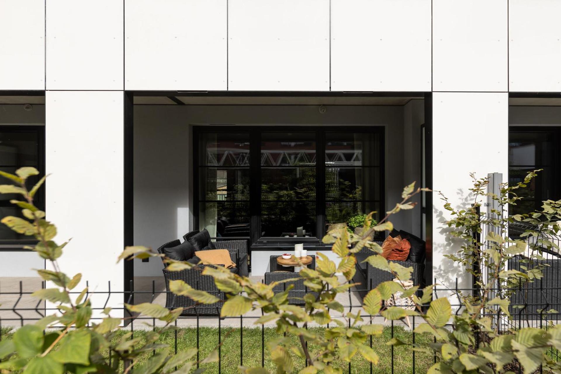 Solidarność Three Bedrooms & Garden Apartment