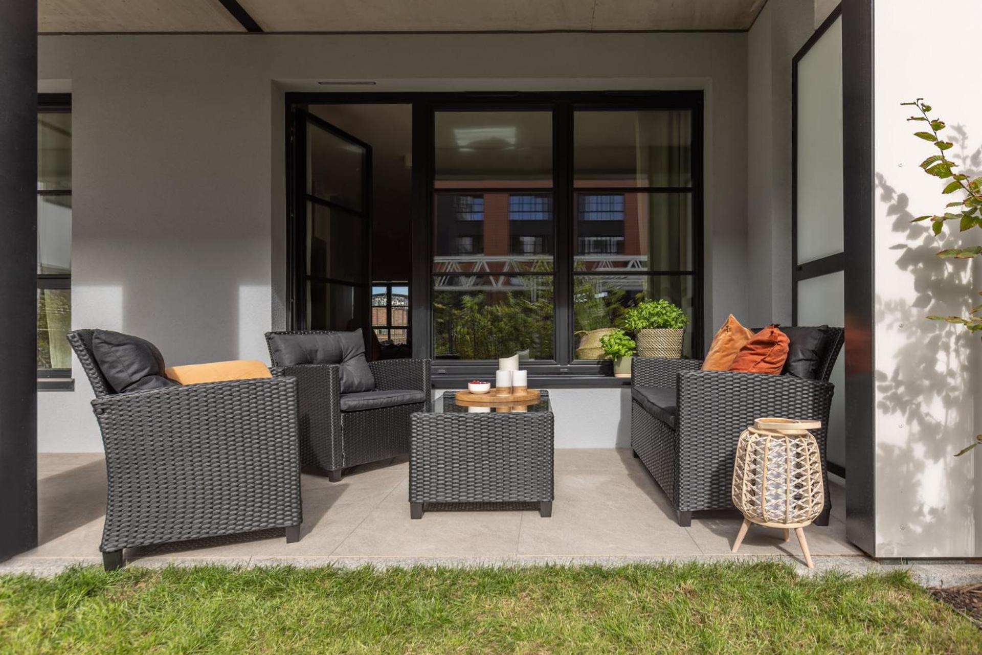 Solidarność Three Bedrooms & Garden Apartment