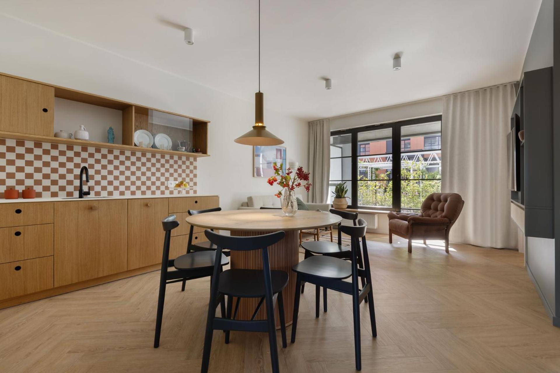 Solidarność Three Bedrooms & Garden Apartment