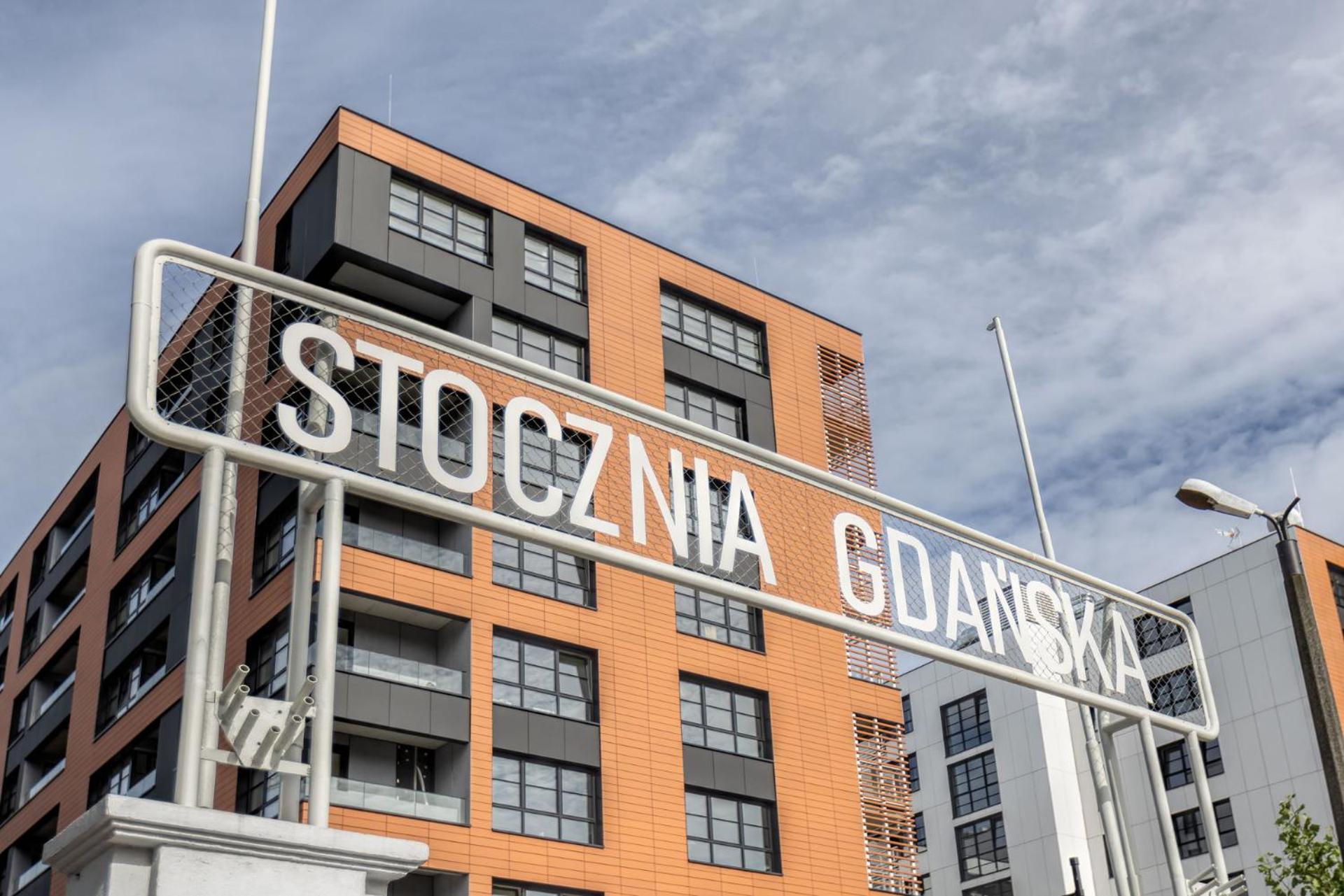 Solidarność Three Bedrooms & Garden Apartment