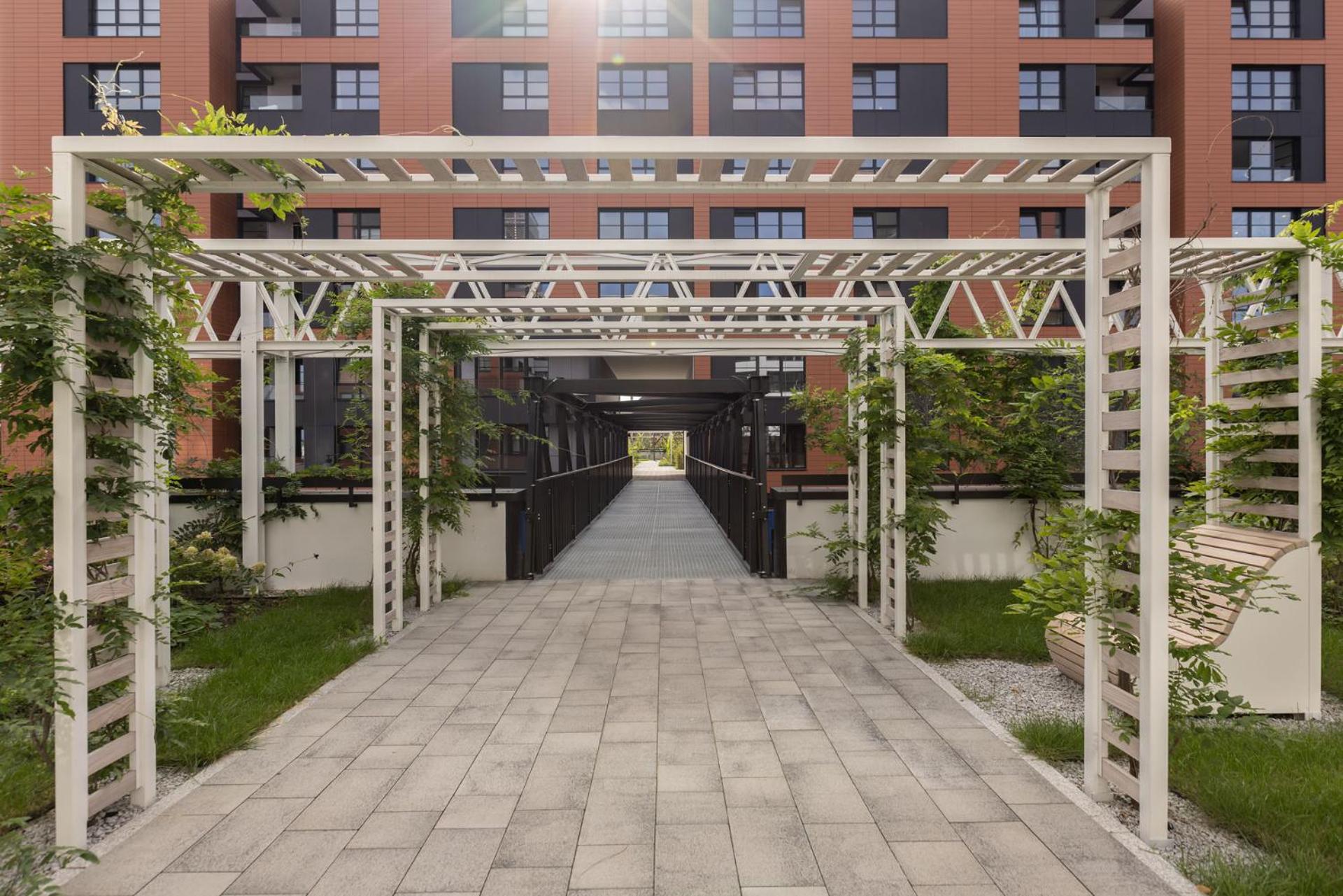 Solidarność Three Bedrooms & Garden Apartment