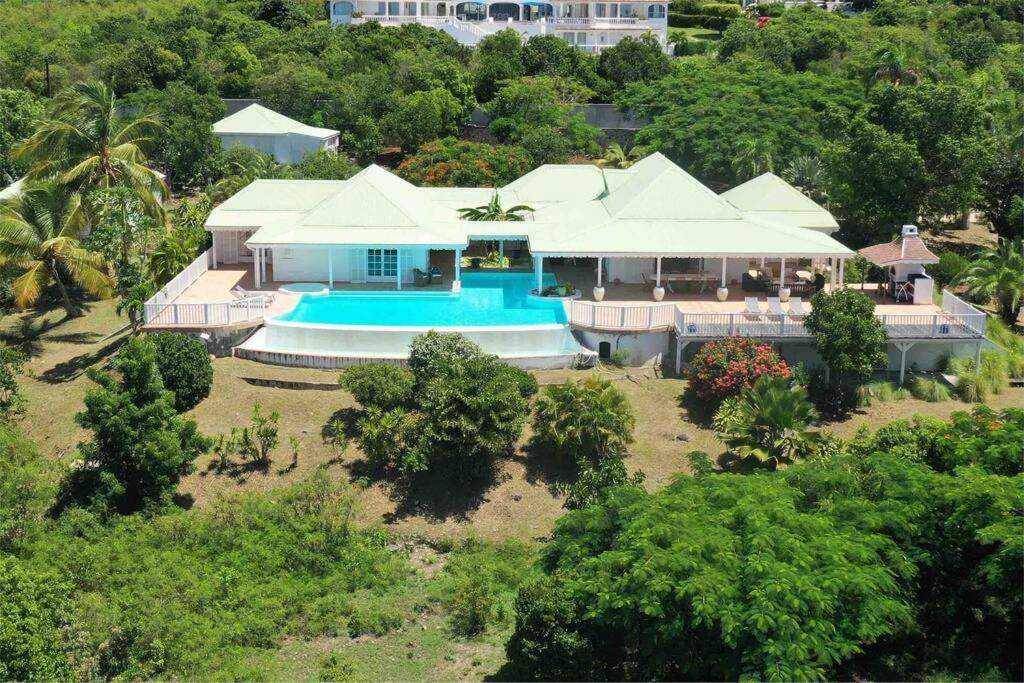 Villa La Josephine, Terre Basses