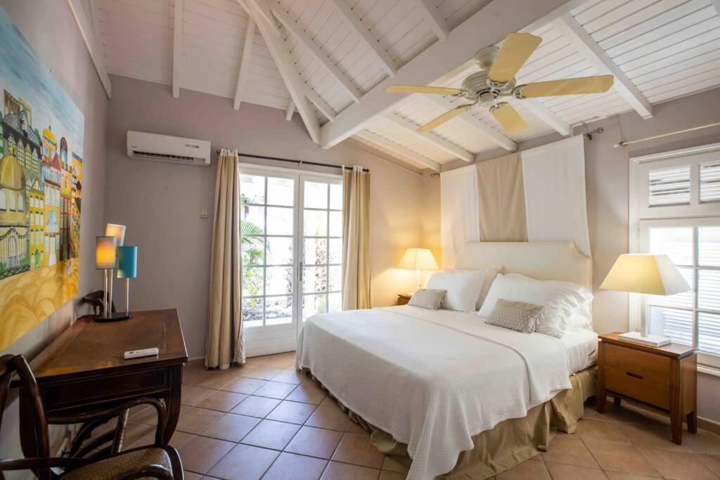 Villa La Josephine, Terre Basses