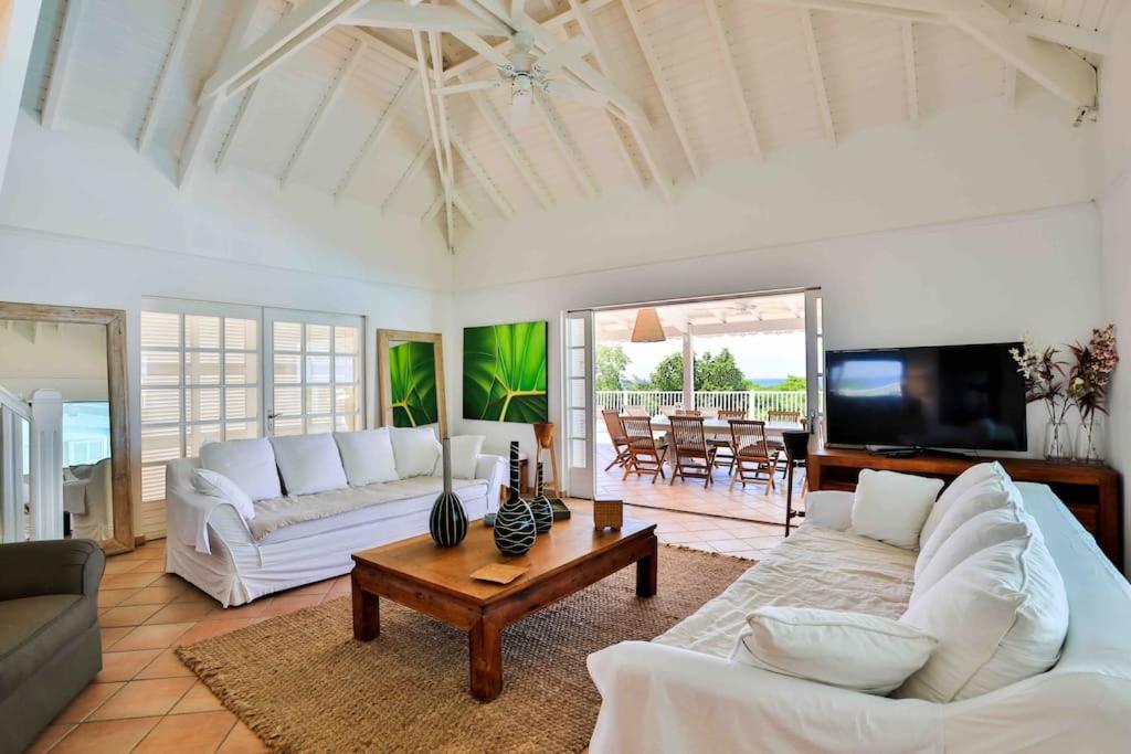 Villa La Josephine, Terre Basses