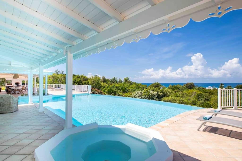 Villa La Josephine, Terre Basses