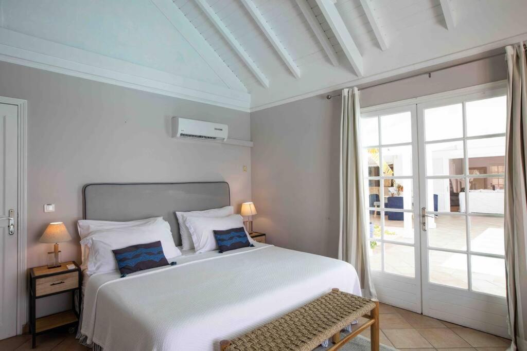 Villa La Josephine, Terre Basses