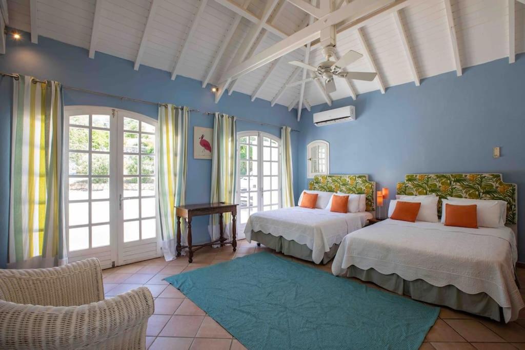 Villa La Josephine, Terre Basses