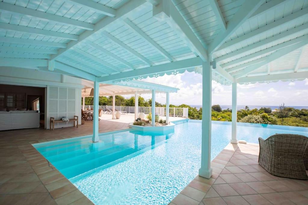 Villa La Josephine, Terre Basses
