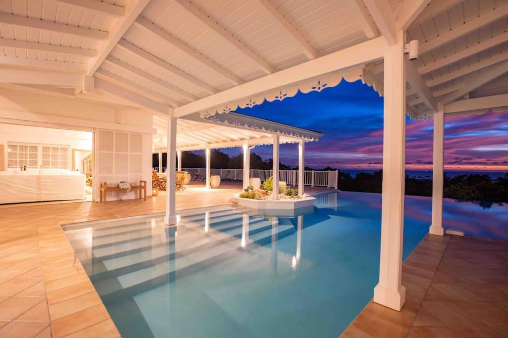 Villa La Josephine, Terre Basses