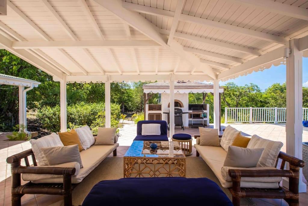 Villa La Josephine, Terre Basses